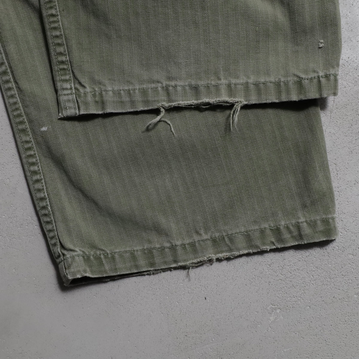 WWII U.S.ARMY M-43 HBT TROUSERS WITH "PW STENCIL" (W32L29/GOOD USED CONDITION)