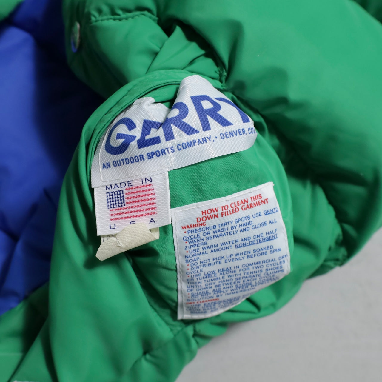 GERRY REVERSIBLE DOWN VEST (MEDIUM/GOOD CONDITION)