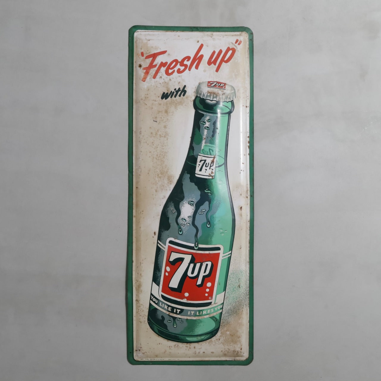7UP BOTTLE LOGO ADVERTISING SIGN (GOOD CONDITION)