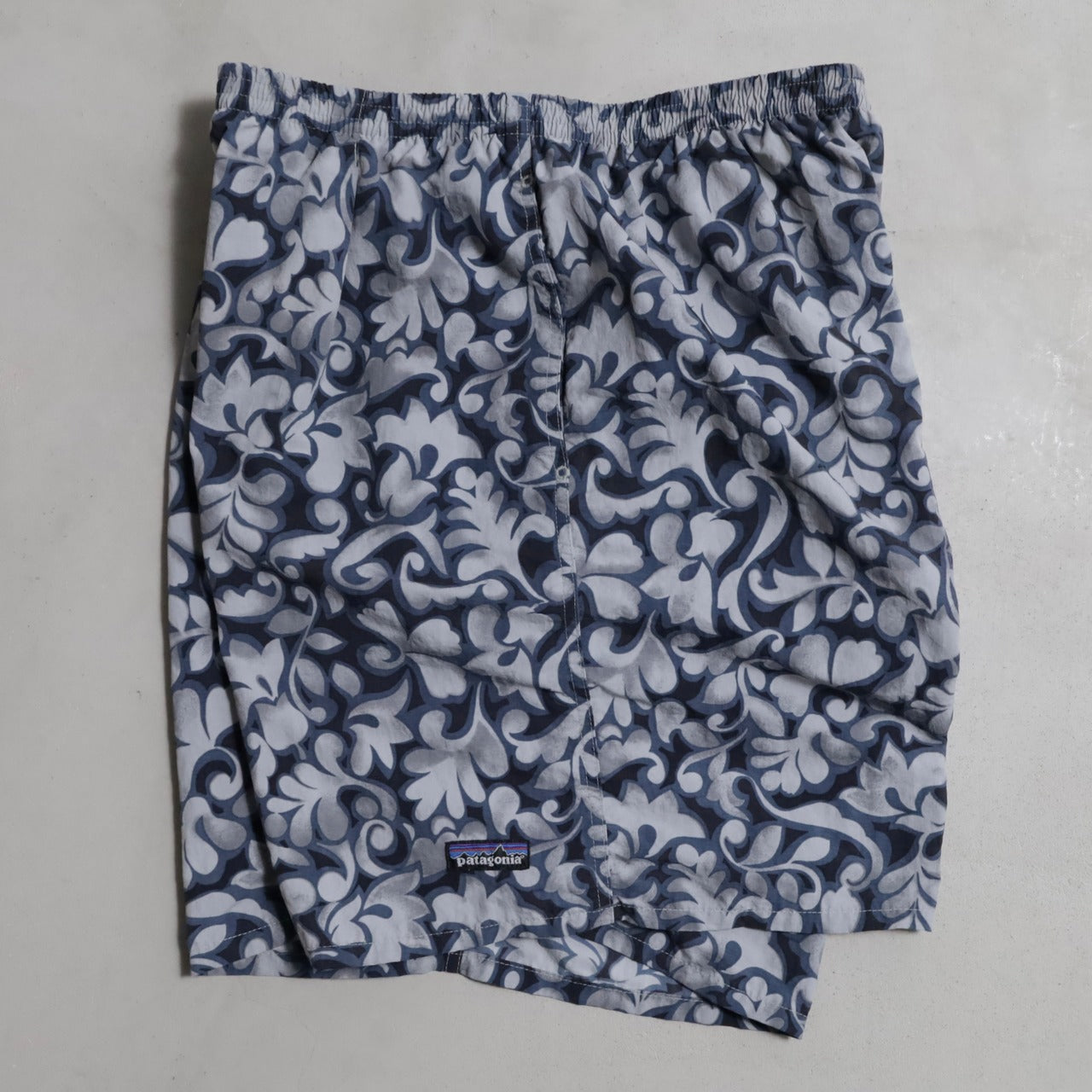 PATAGONIA BAGGIES SHORTS (LARGE/LONG/GOOD CONDITION)