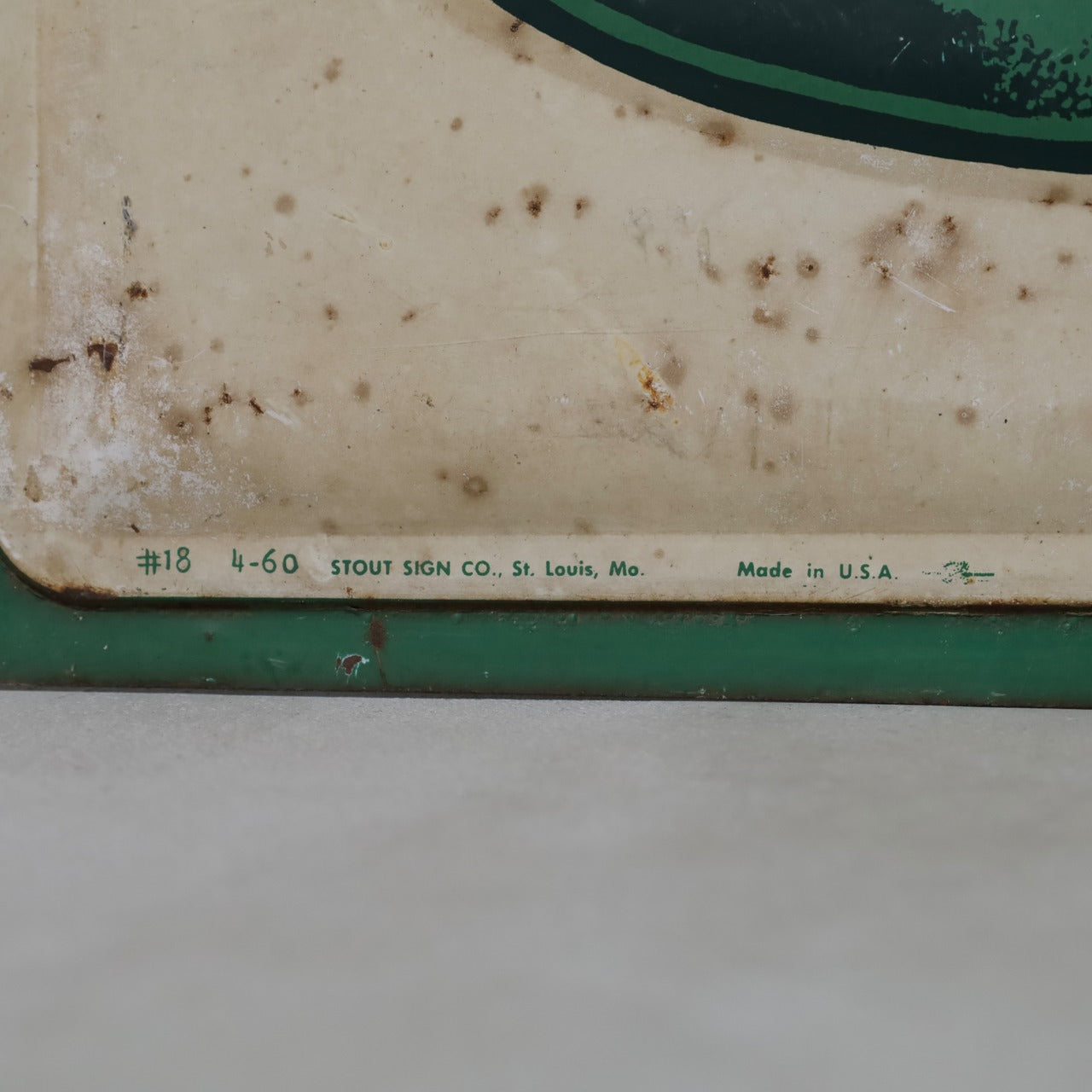 7UP BOTTLE LOGO ADVERTISING SIGN (GOOD CONDITION)