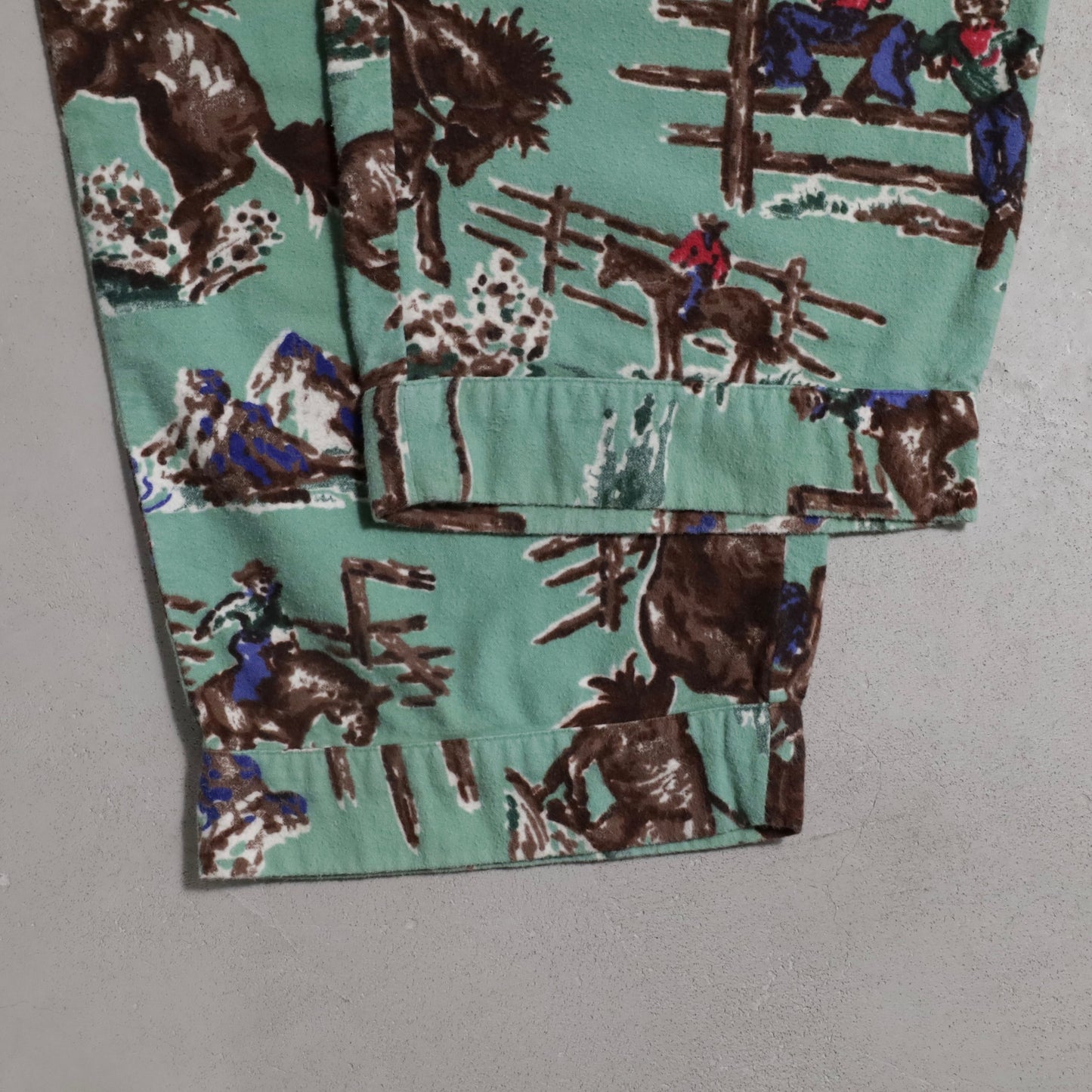 NICK&NORA WESTERN PATTERN PAJAMAS (XLARGE/VERY GOOD CONDITION)