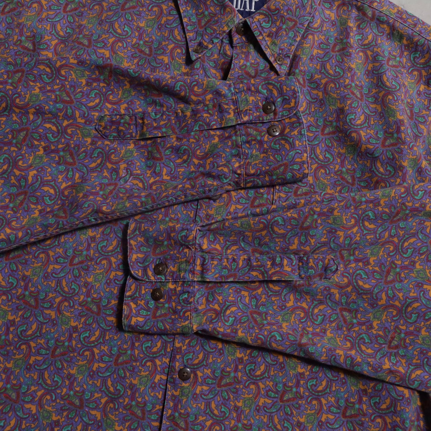 GAP PAISLEY PATTERN B.D. SHIRT (MEDIUM/GOOD CONDITION)