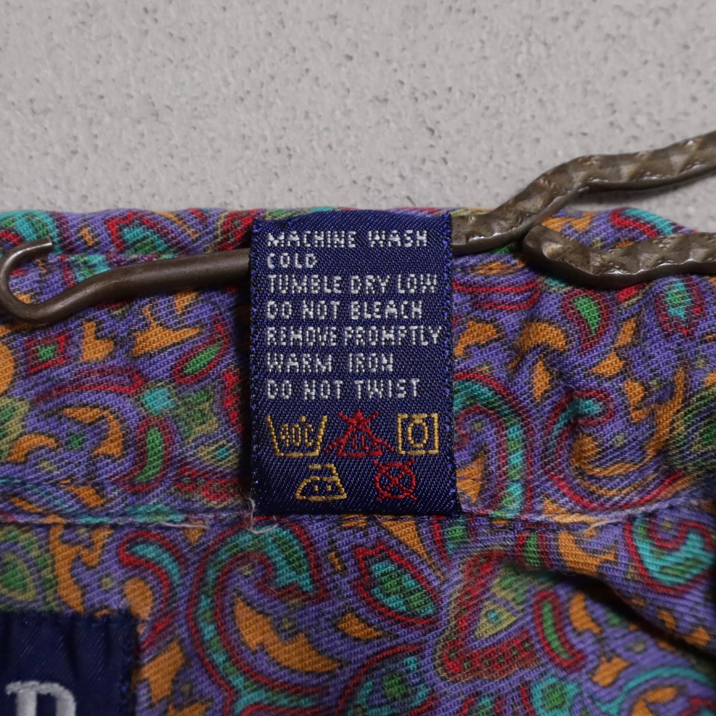 GAP PAISLEY PATTERN B.D. SHIRT (MEDIUM/GOOD CONDITION)
