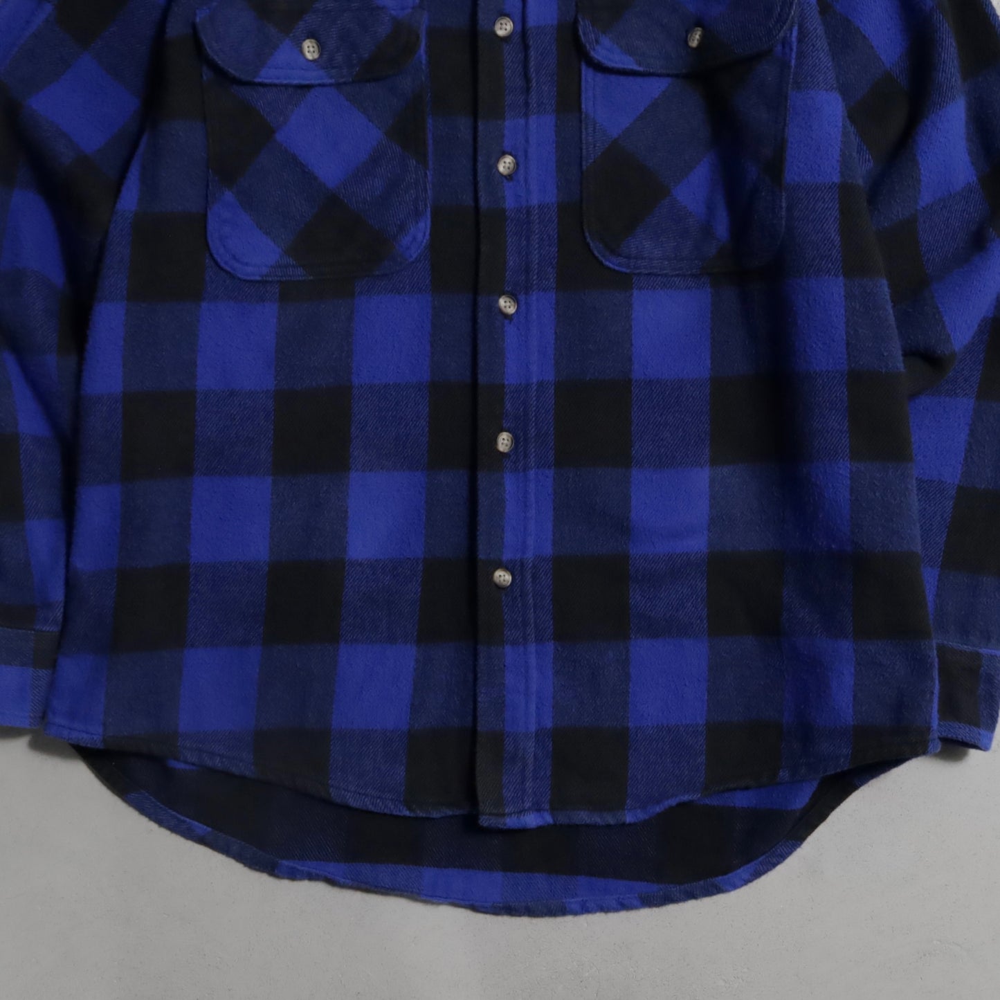 OSHKOSH PLAID HEAVY FLANNEL SHIRT (LARGE/GOOD CONDITION)