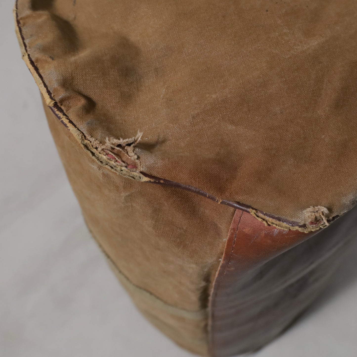 L.L.BEAN BROWN DUFFLE BAG (GOOD USED CONDITION)