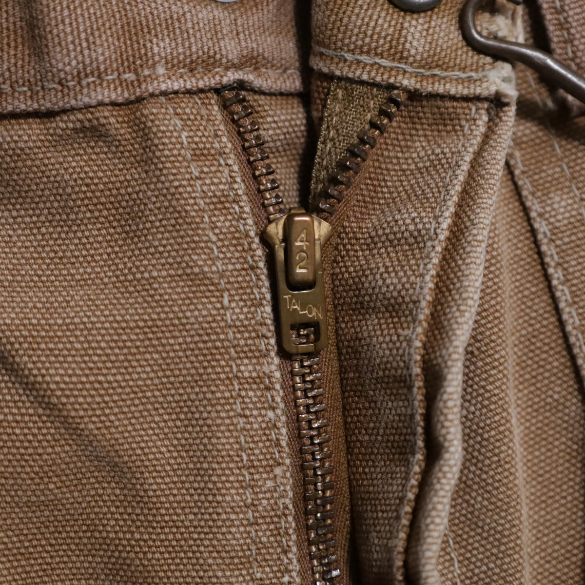 CARHARTT DOUBLE KNEE BROWN DUCK PAINTER PANTS (GOOD CONDITION)