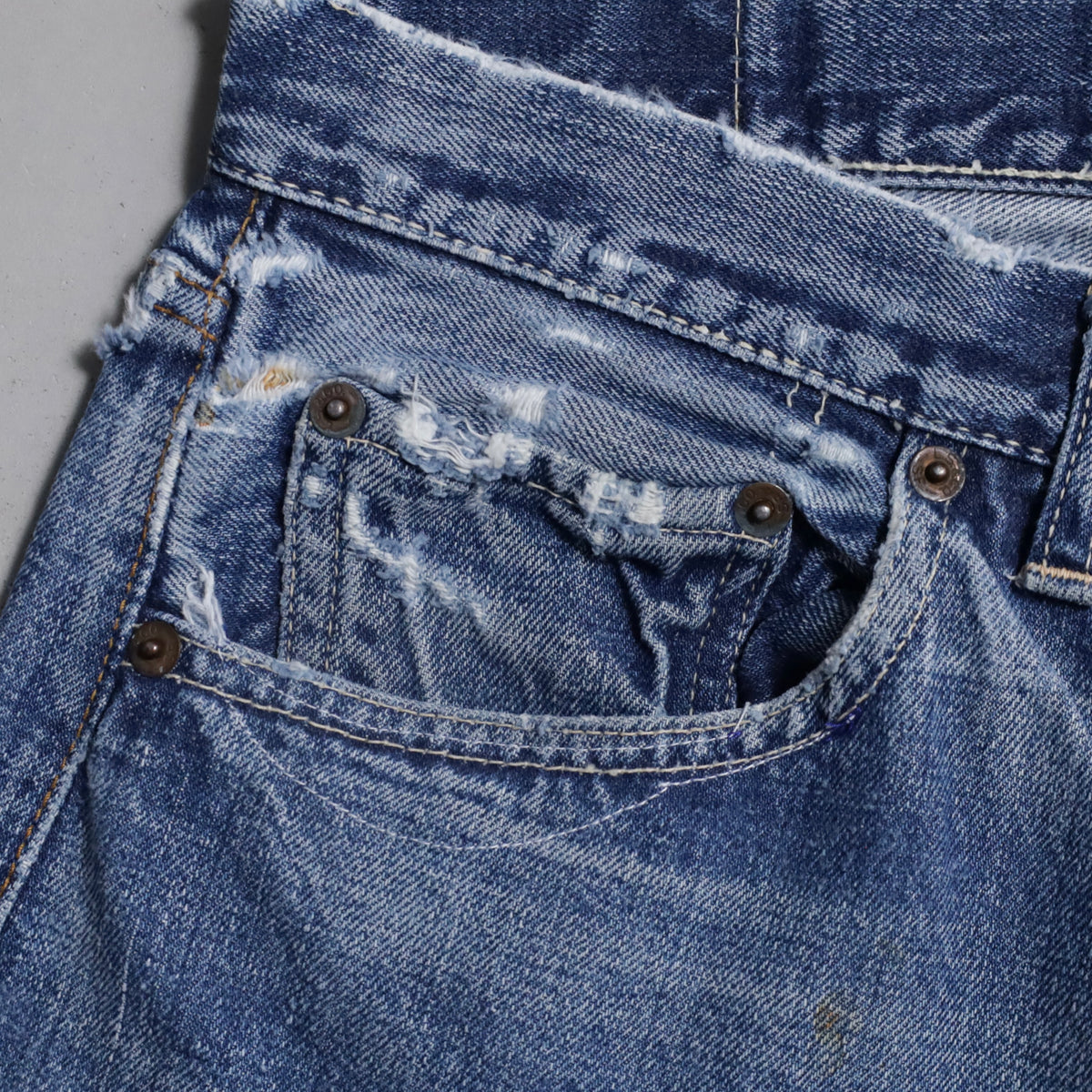 LEVI'S 501 BIGE DENIM PANTS (EARLY MODEL/GOOD FADE/USED CONDITION)