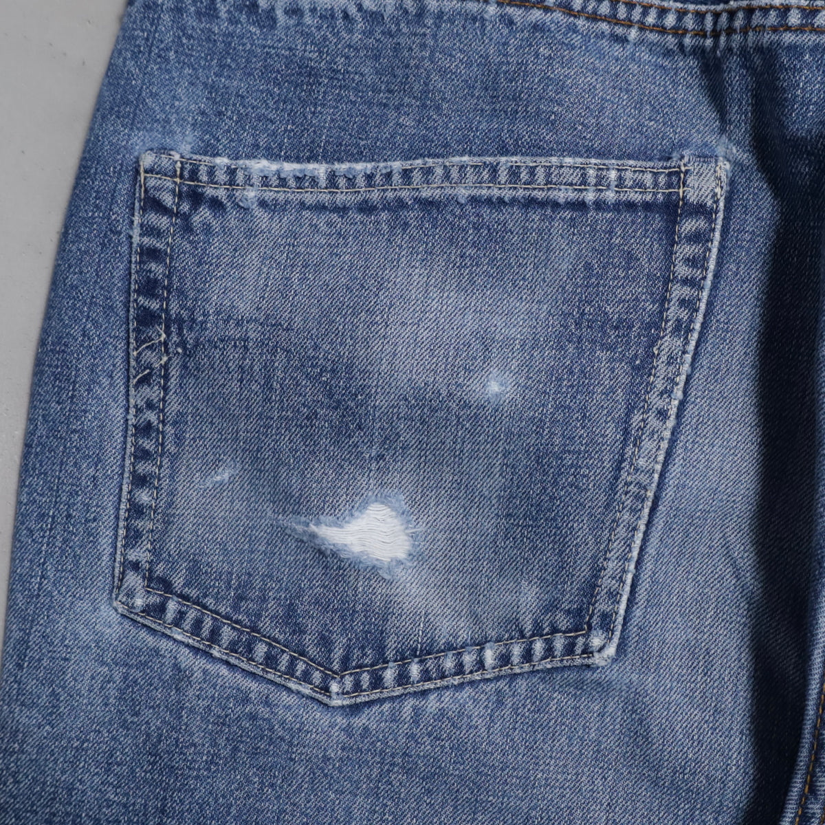 LEVI'S 501 BIGE DENIM PANTS (EARLY MODEL/GOOD FADE/USED CONDITION)