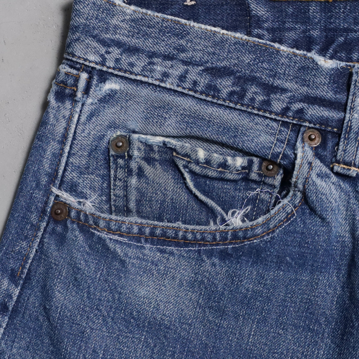 LEVI'S 501 BIGE DENIM PANTS (GOOD FADE/USED CONDITION)