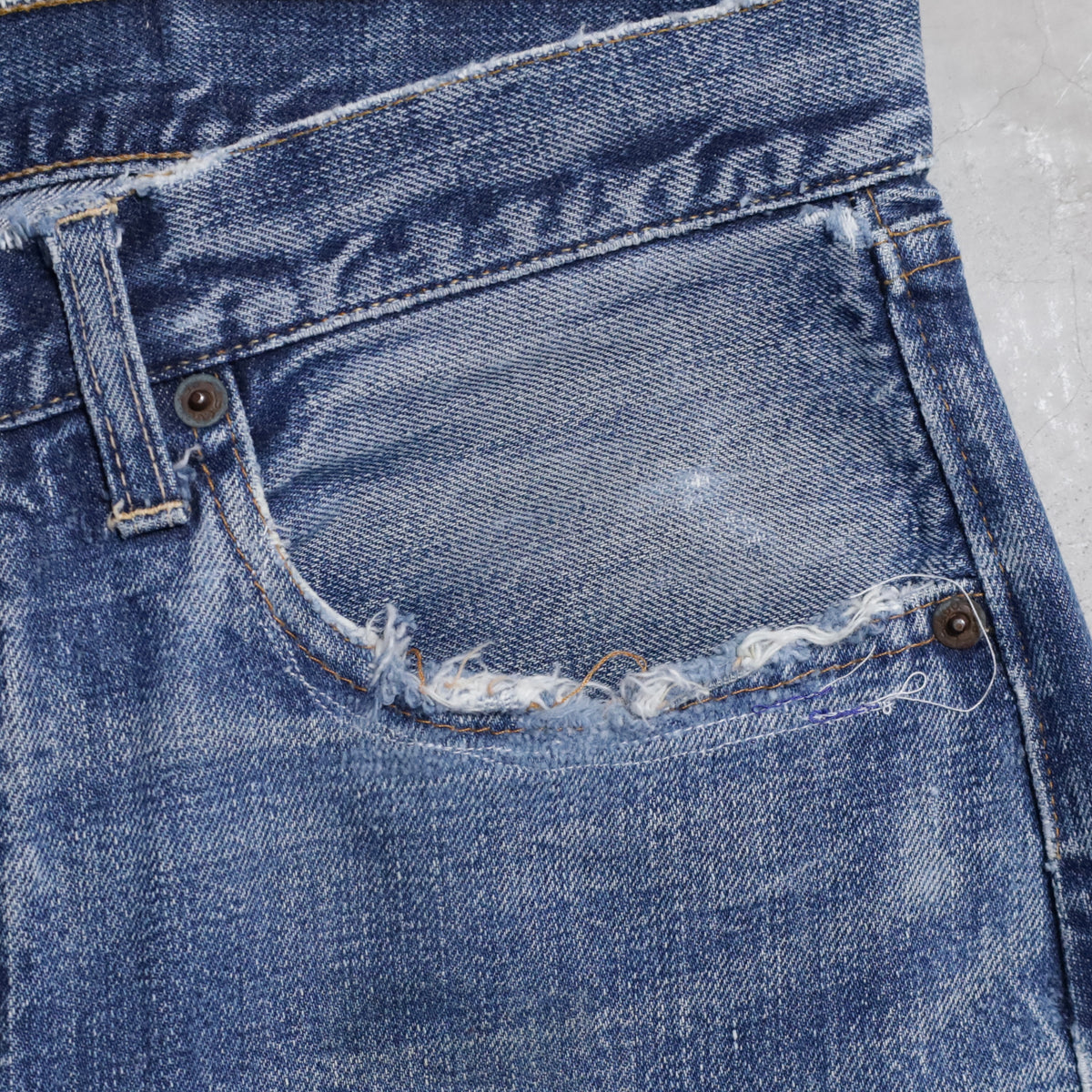 LEVI'S 501 BIGE DENIM PANTS (GOOD FADE/USED CONDITION)