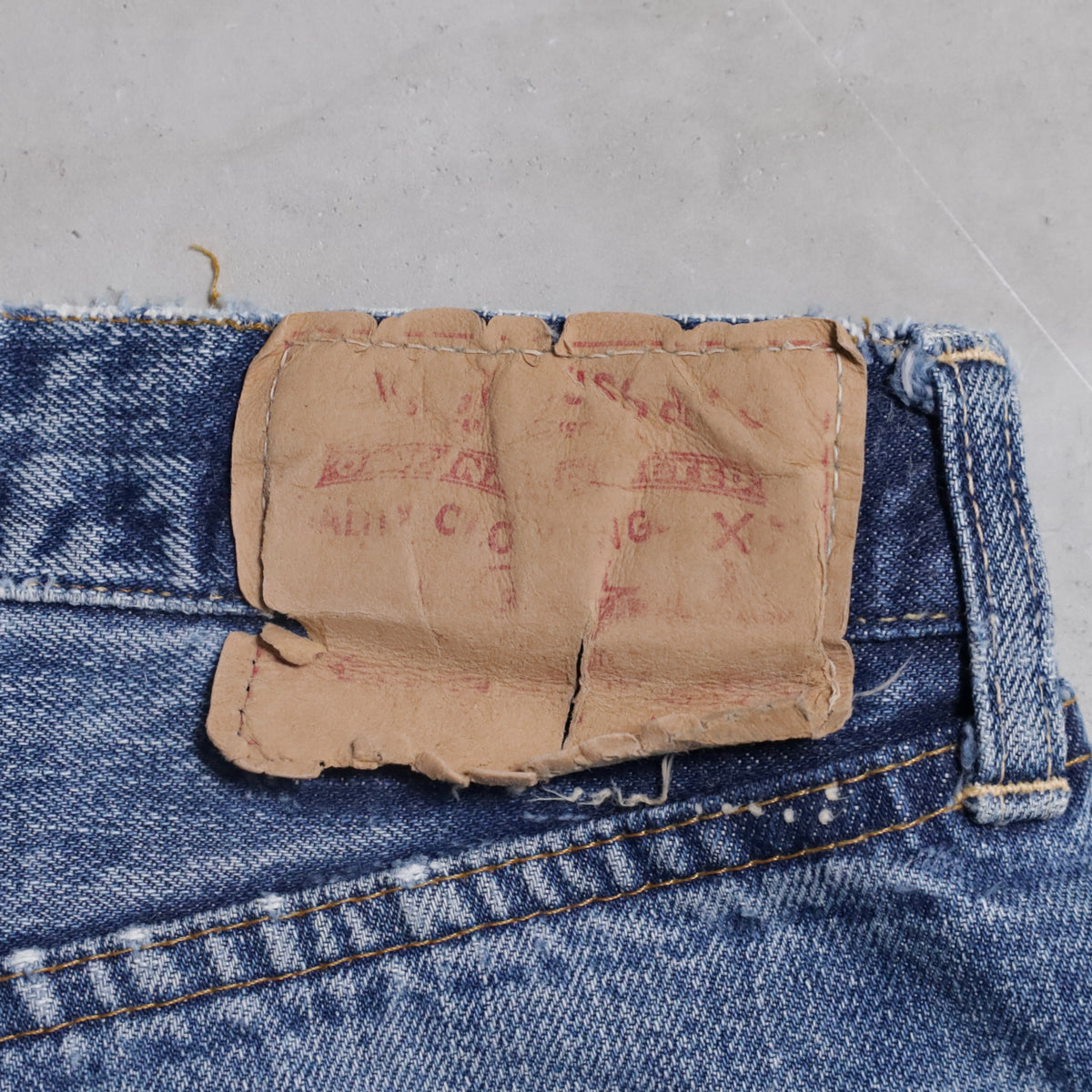 LEVI'S 501 BIGE DENIM PANTS (GOOD FADE/USED CONDITION)