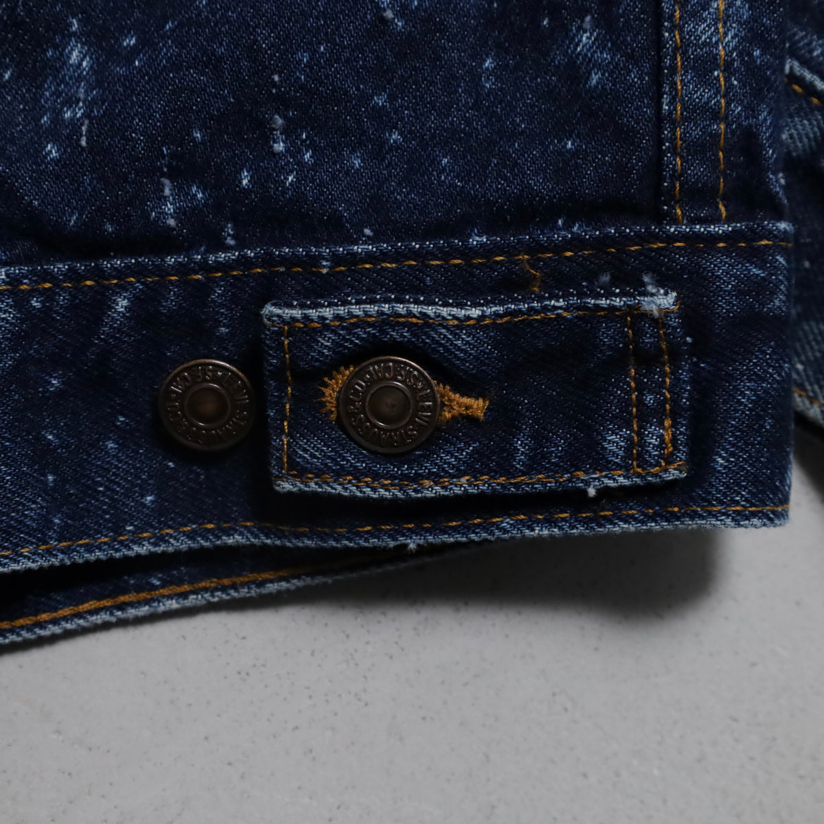 LEVI'S 70507-0229 GALACTIC WASHED DENIM JACKET (LARGE/GOOD CONDITION)