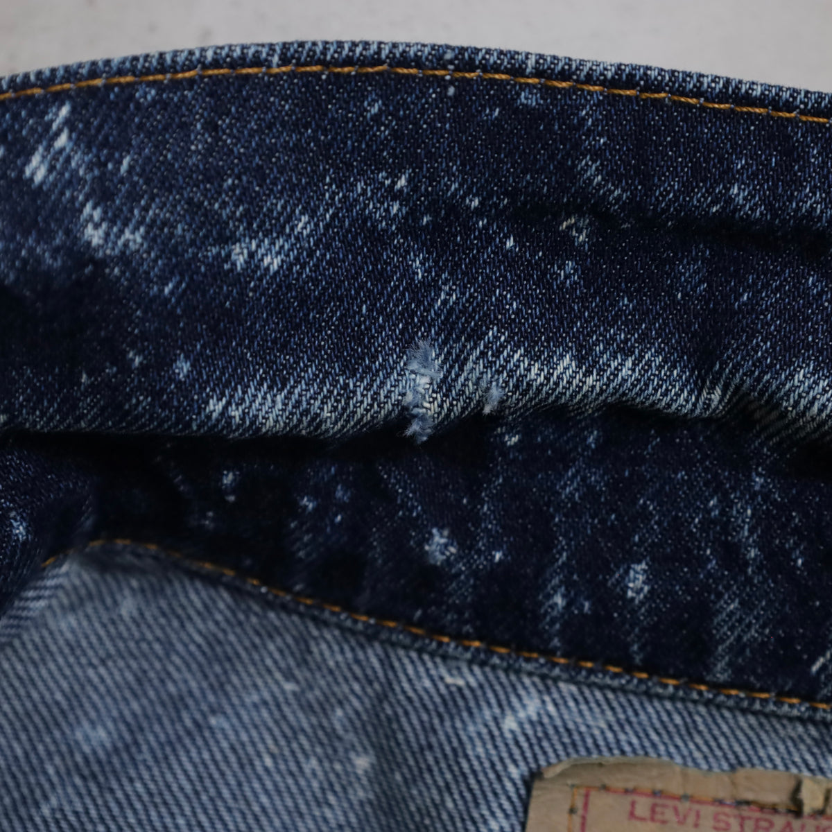 LEVI'S 70507-0229 GALACTIC WASHED DENIM JACKET (LARGE/GOOD CONDITION)