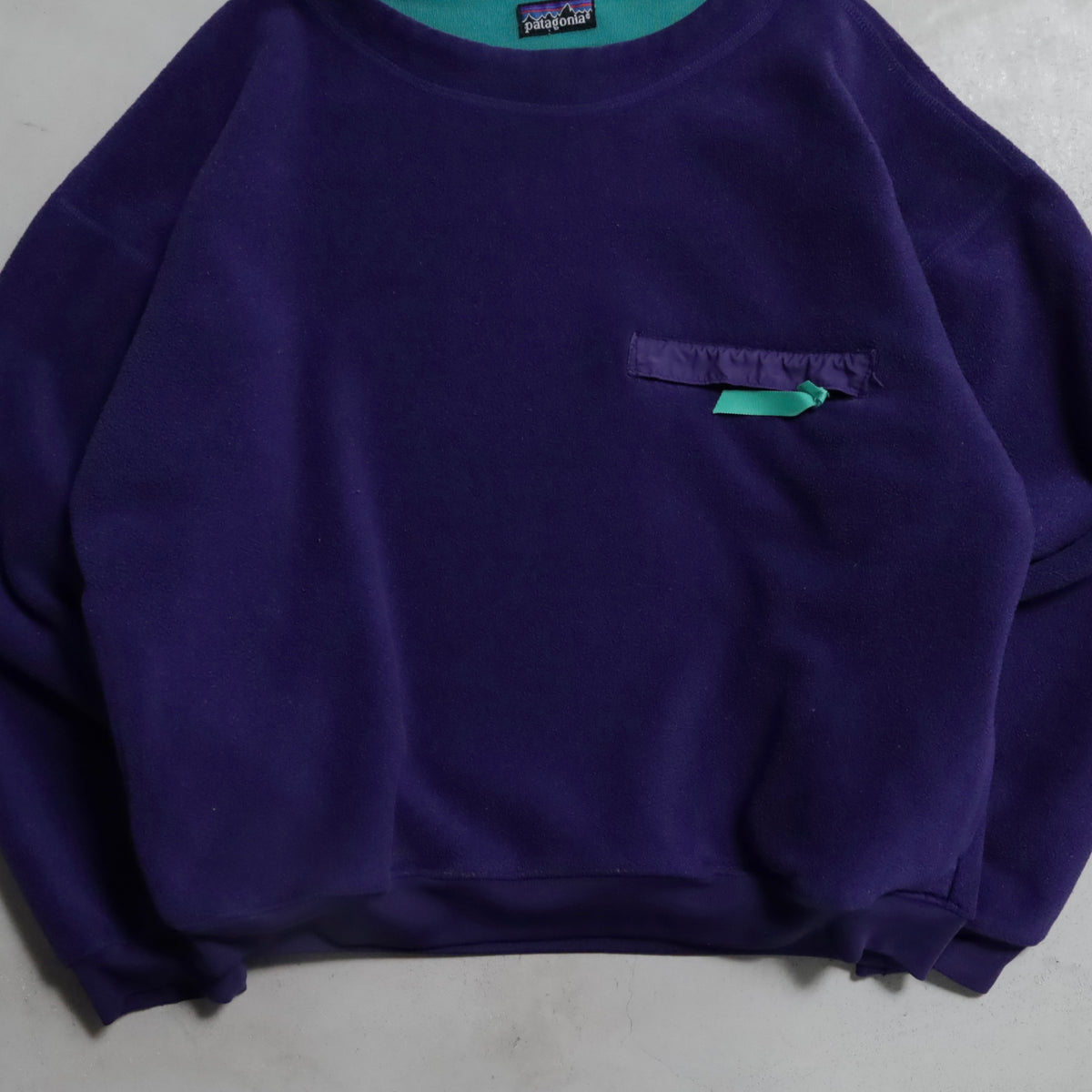 PATAGONIA LIGHT WEIGHT SYNCHILLA CREW (MEDIUM/GOOD CONDITION)