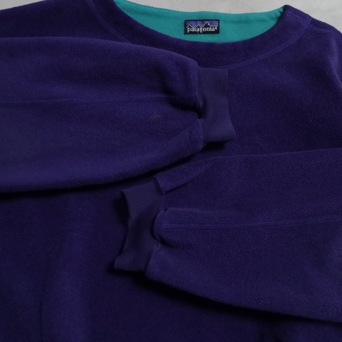 PATAGONIA LIGHT WEIGHT SYNCHILLA CREW (MEDIUM/GOOD CONDITION)