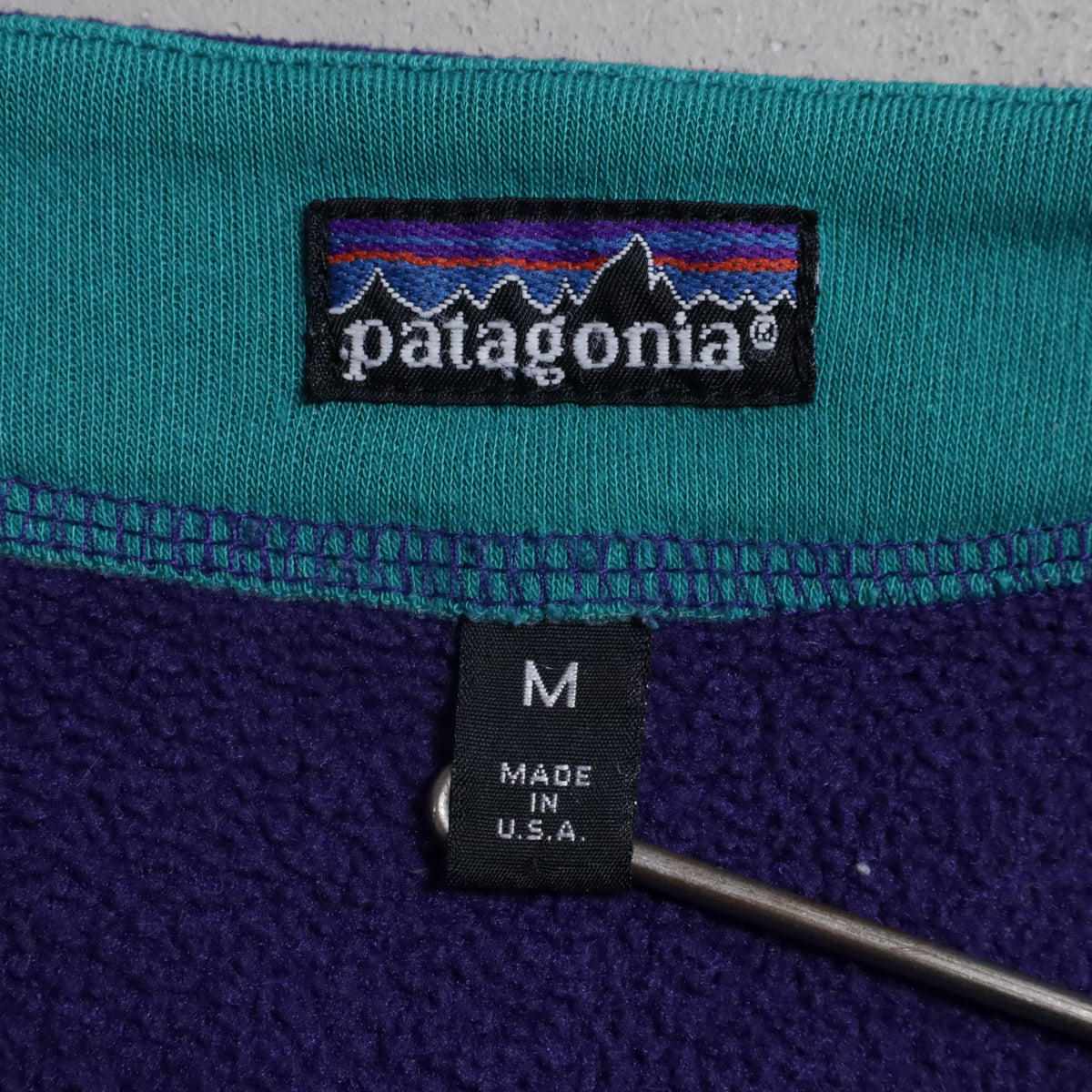 PATAGONIA LIGHT WEIGHT SYNCHILLA CREW (MEDIUM/GOOD CONDITION)