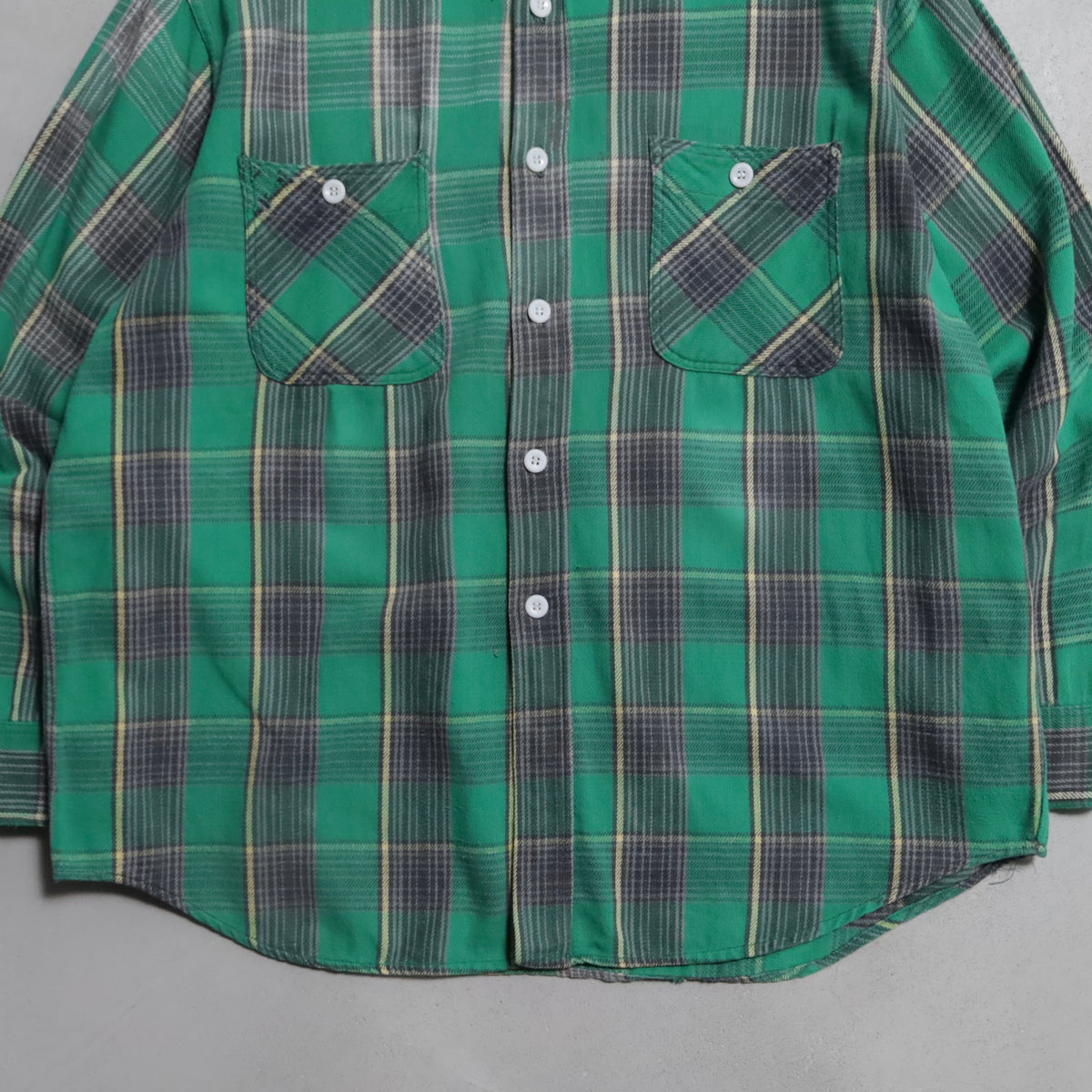 BIG MAC PLAID FLANNEL SHIRT (LARGE/GOOD CONDITION)