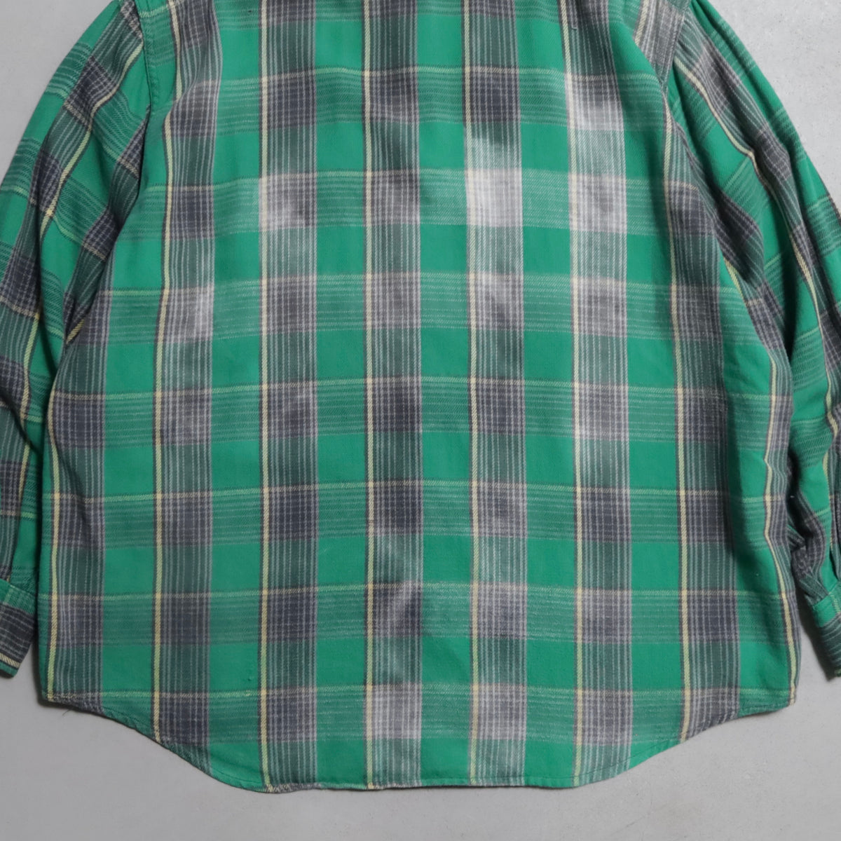 BIG MAC PLAID FLANNEL SHIRT (LARGE/GOOD CONDITION)