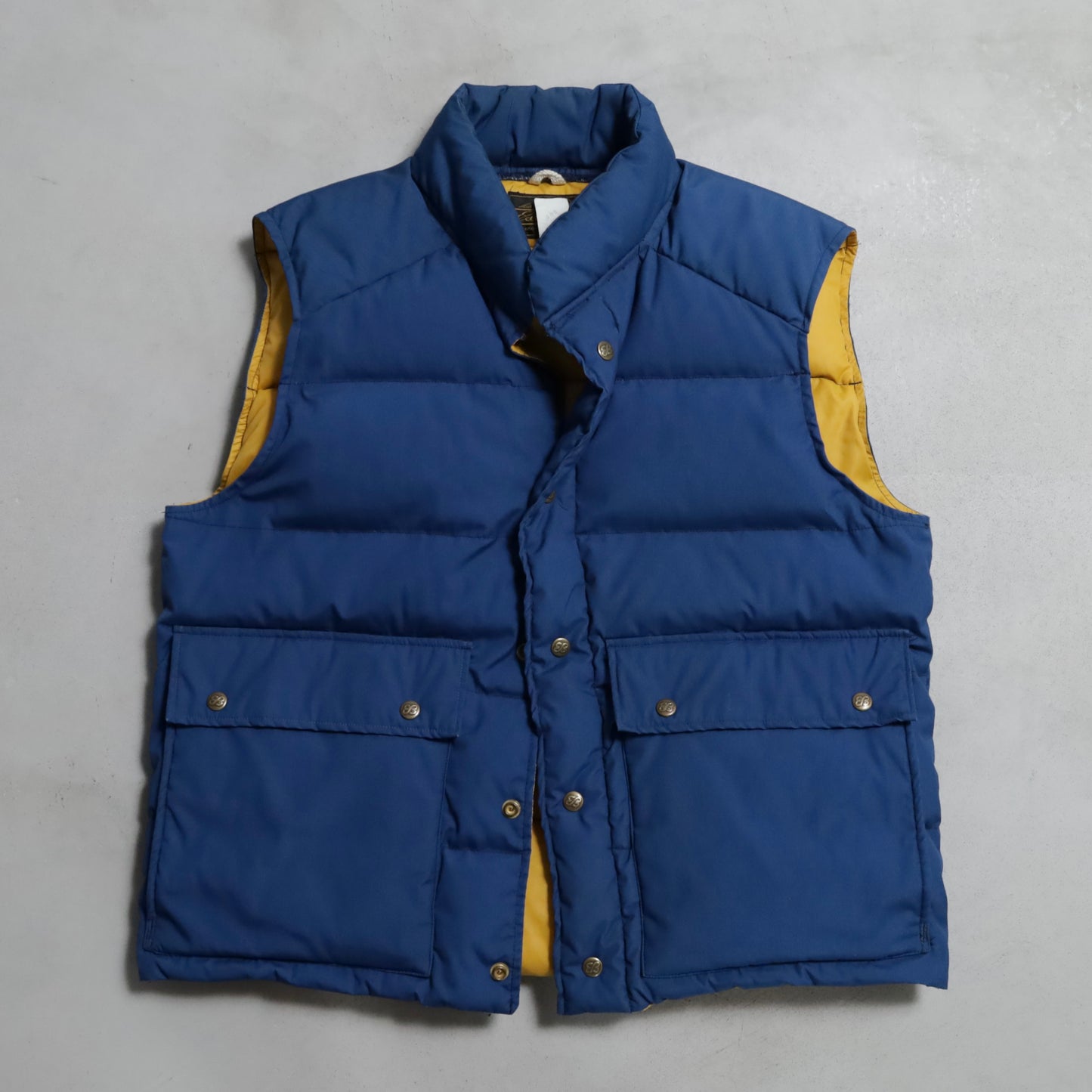 EDDIE BAUER DOWN VEST (GOOD CONDITION)