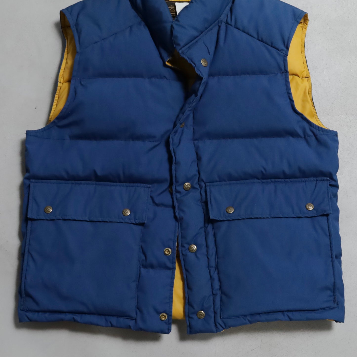 EDDIE BAUER DOWN VEST (GOOD CONDITION)
