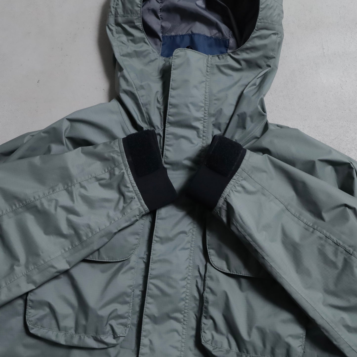 PATAGONIA DEEP WADING JACKET (SMALL/MINT CONDITION)