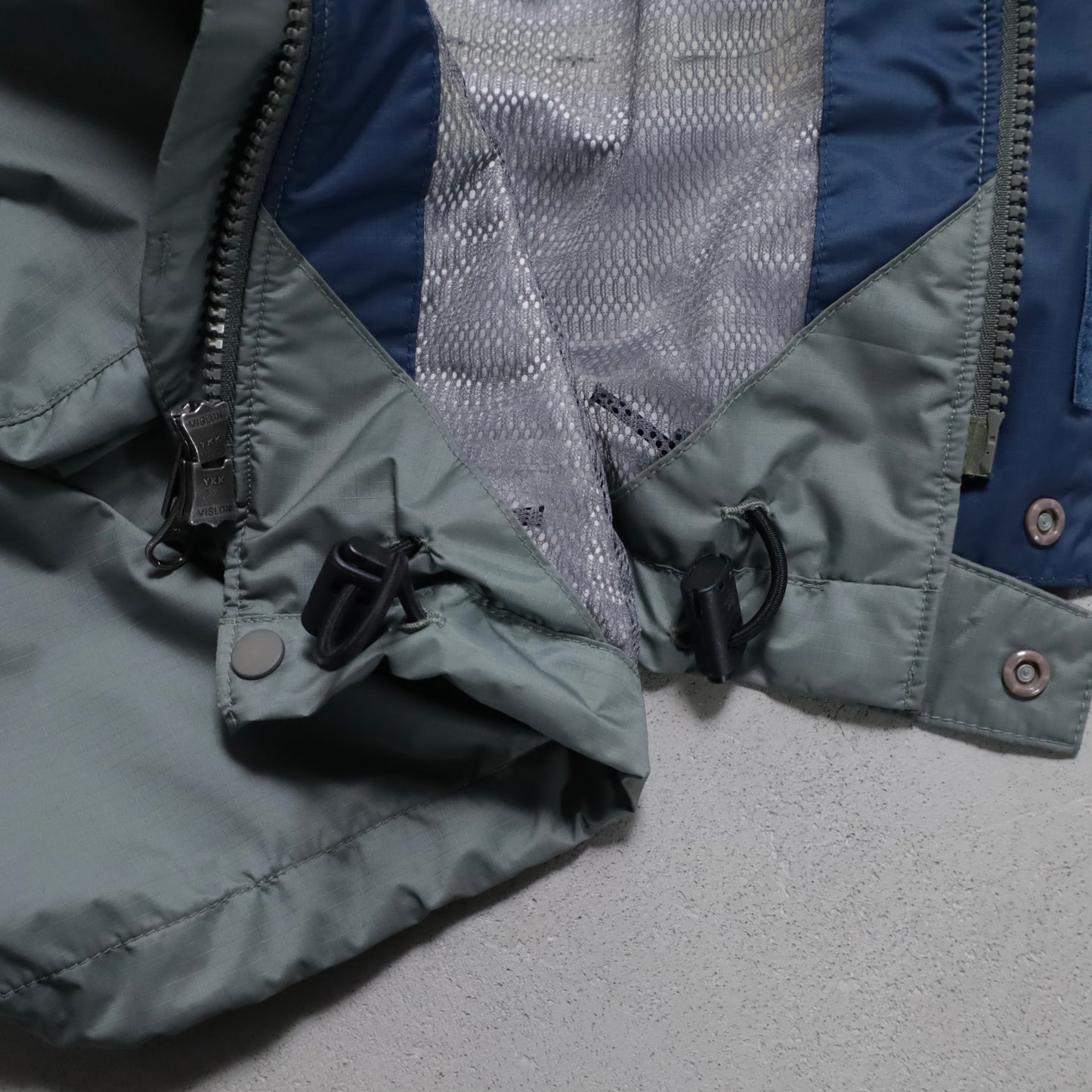 PATAGONIA DEEP WADING JACKET (SMALL/MINT CONDITION)