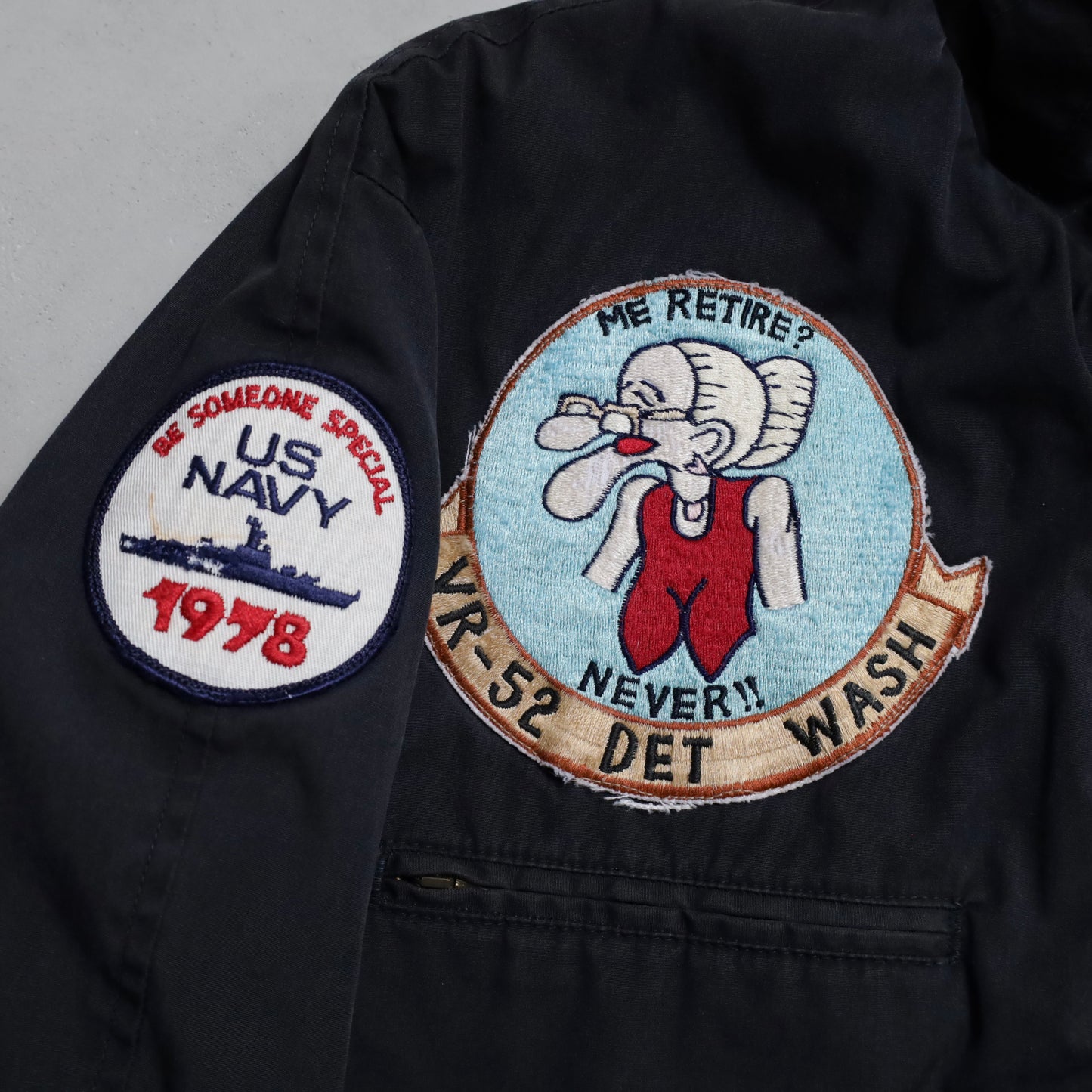 U.S.NAVY DARK BLUE UTILITY JACKET WITH PATCH (SIZE 44S/GOOD CONDITION)