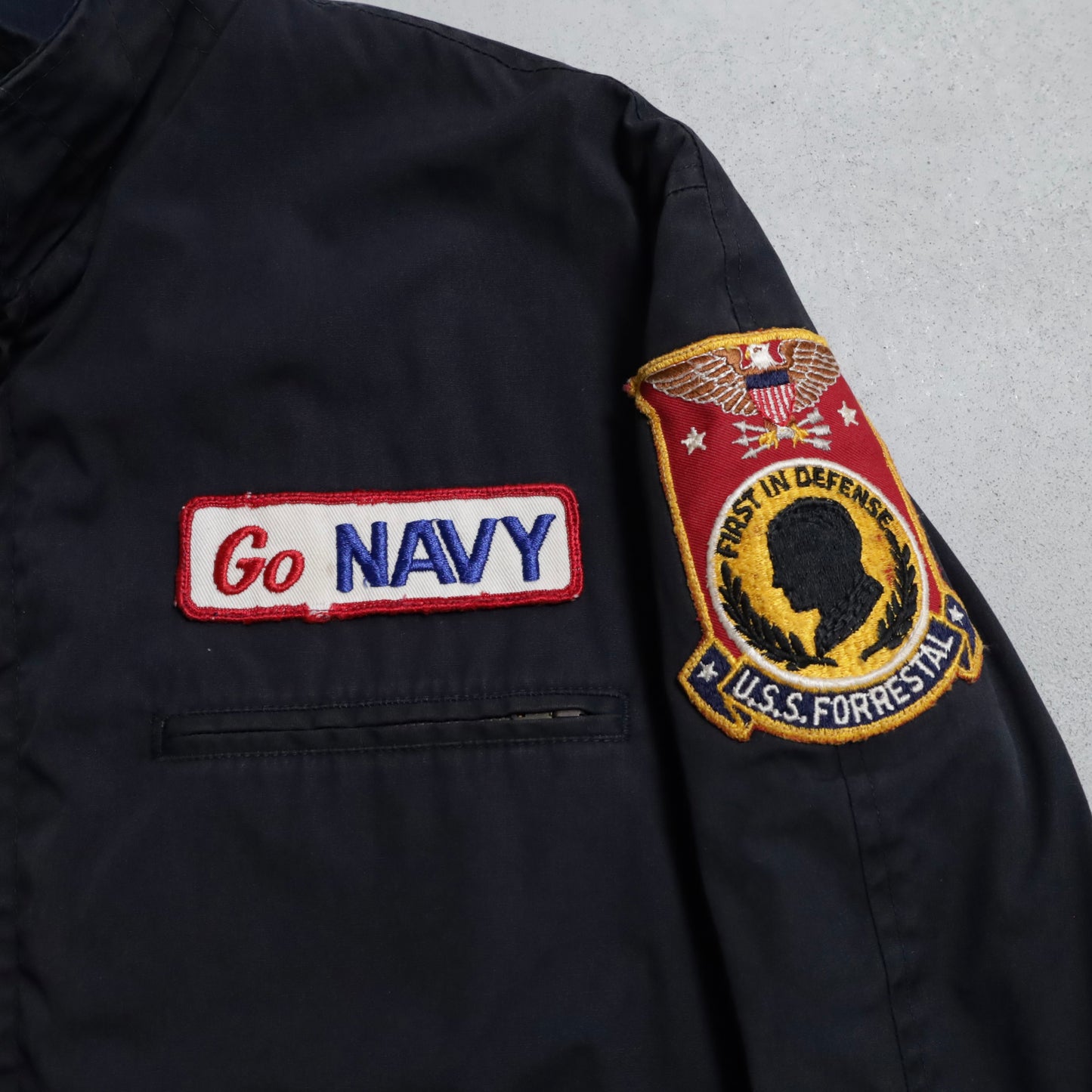 U.S.NAVY DARK BLUE UTILITY JACKET WITH PATCH (SIZE 44S/GOOD CONDITION)