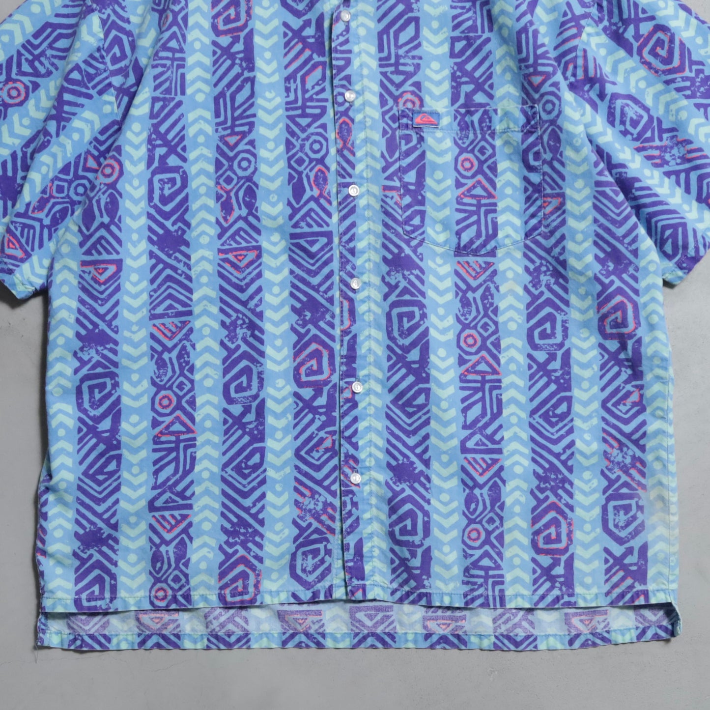 QUIKSILVER ALL-OVER PATTERN S/S SHIRT (LARGE/GOOD CONDITION)