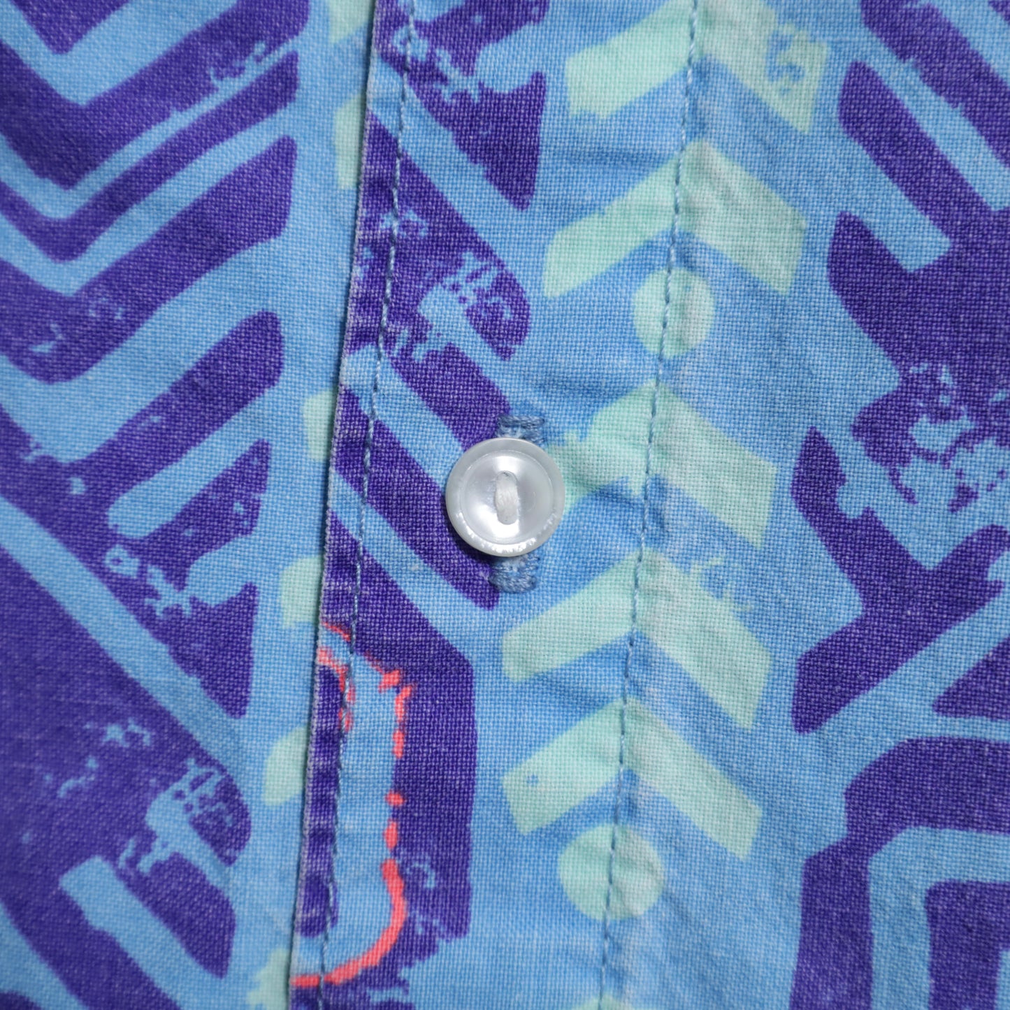 QUIKSILVER ALL-OVER PATTERN S/S SHIRT (LARGE/GOOD CONDITION)