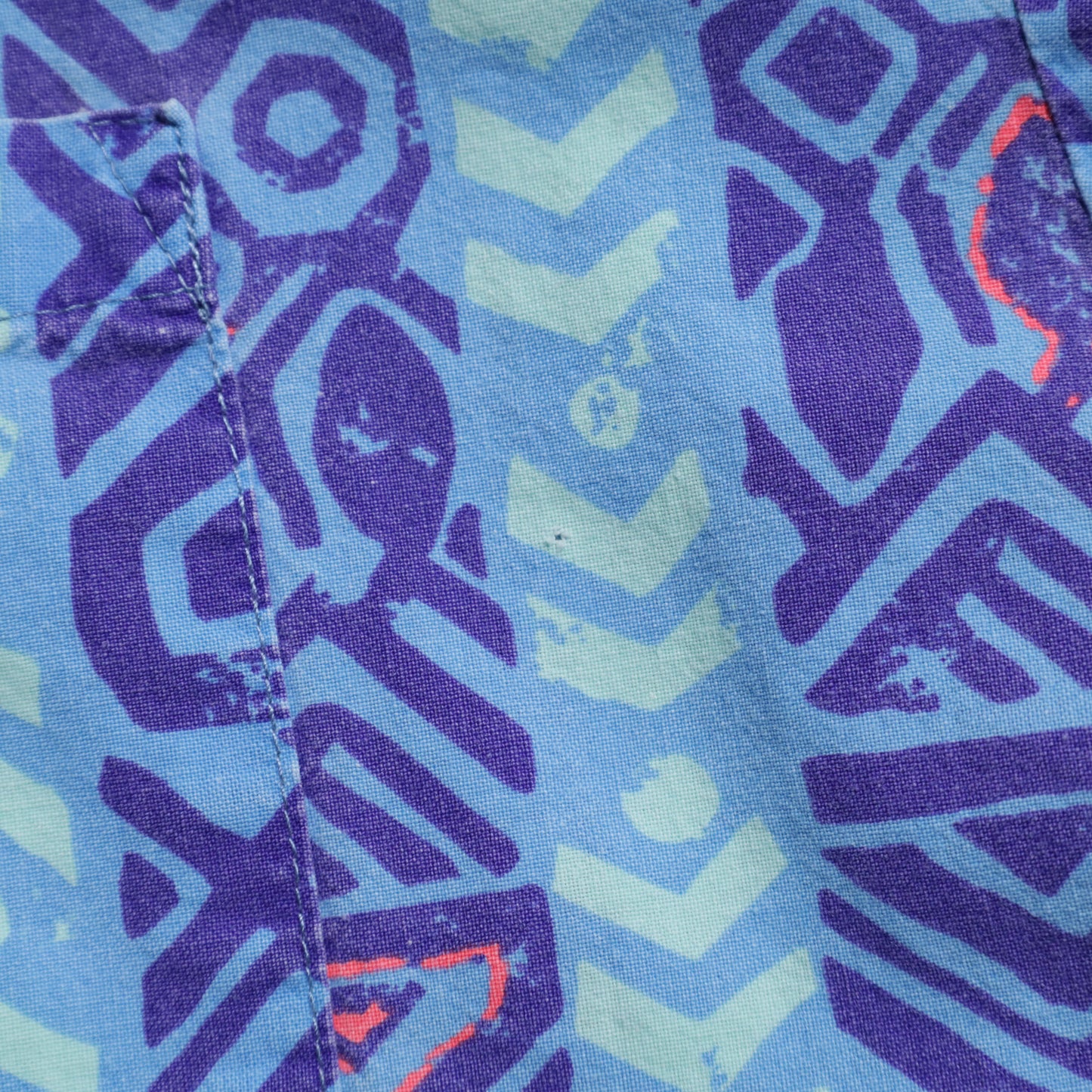 QUIKSILVER ALL-OVER PATTERN S/S SHIRT (LARGE/GOOD CONDITION)