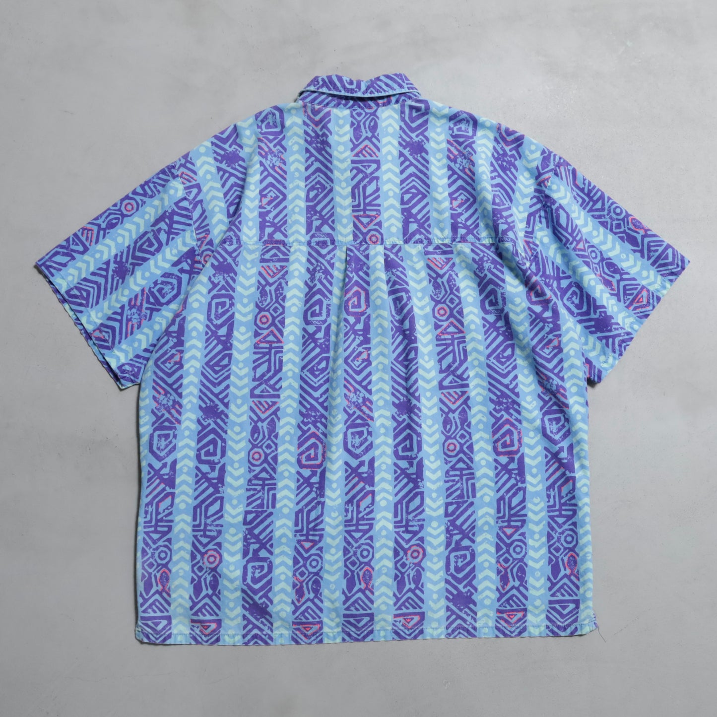 QUIKSILVER ALL-OVER PATTERN S/S SHIRT (LARGE/GOOD CONDITION)