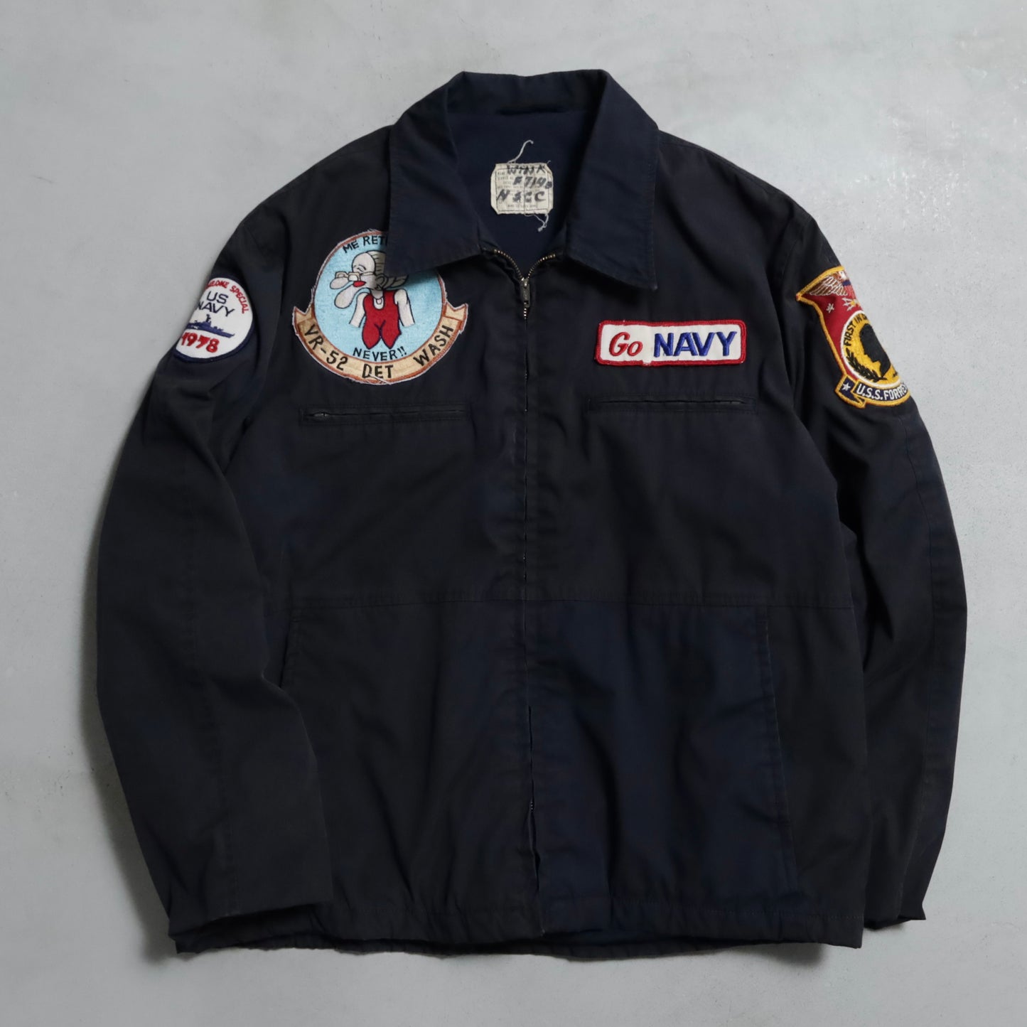 U.S.NAVY DARK BLUE UTILITY JACKET WITH PATCH (SIZE 44S/GOOD CONDITION)