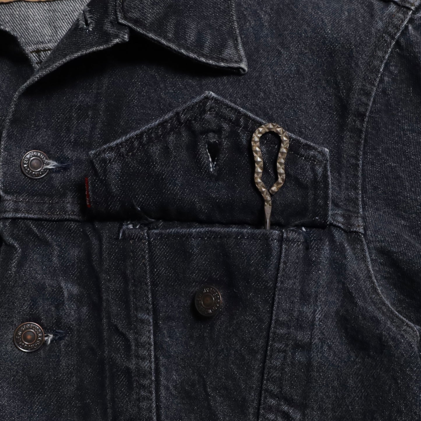 LEVI'S 70506-0259 BLACK DENIM JACKET (SIZE 40/GOOD CONDITION)
