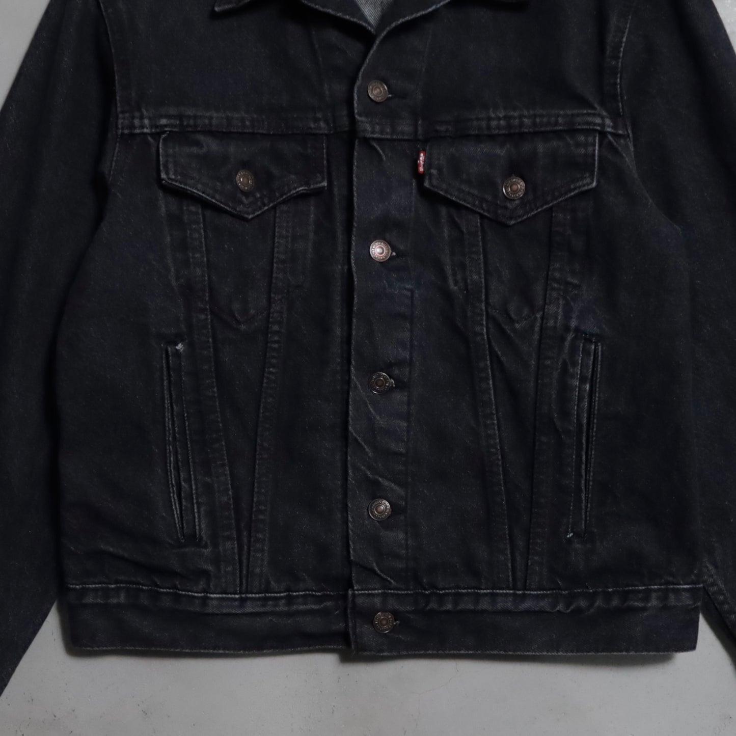 LEVI'S 70506-0259 BLACK DENIM JACKET (SIZE 42R/GOOD CONDITION)