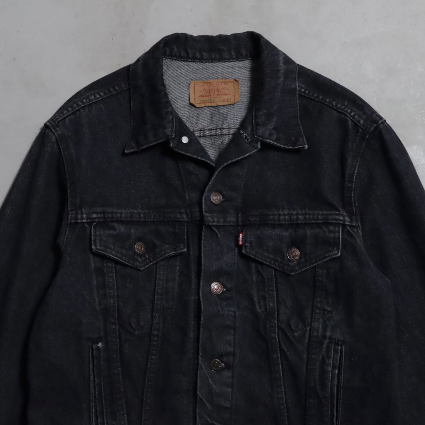 LEVI'S 70506-0259 BLACK DENIM JACKET (SIZE 42R/GOOD CONDITION)