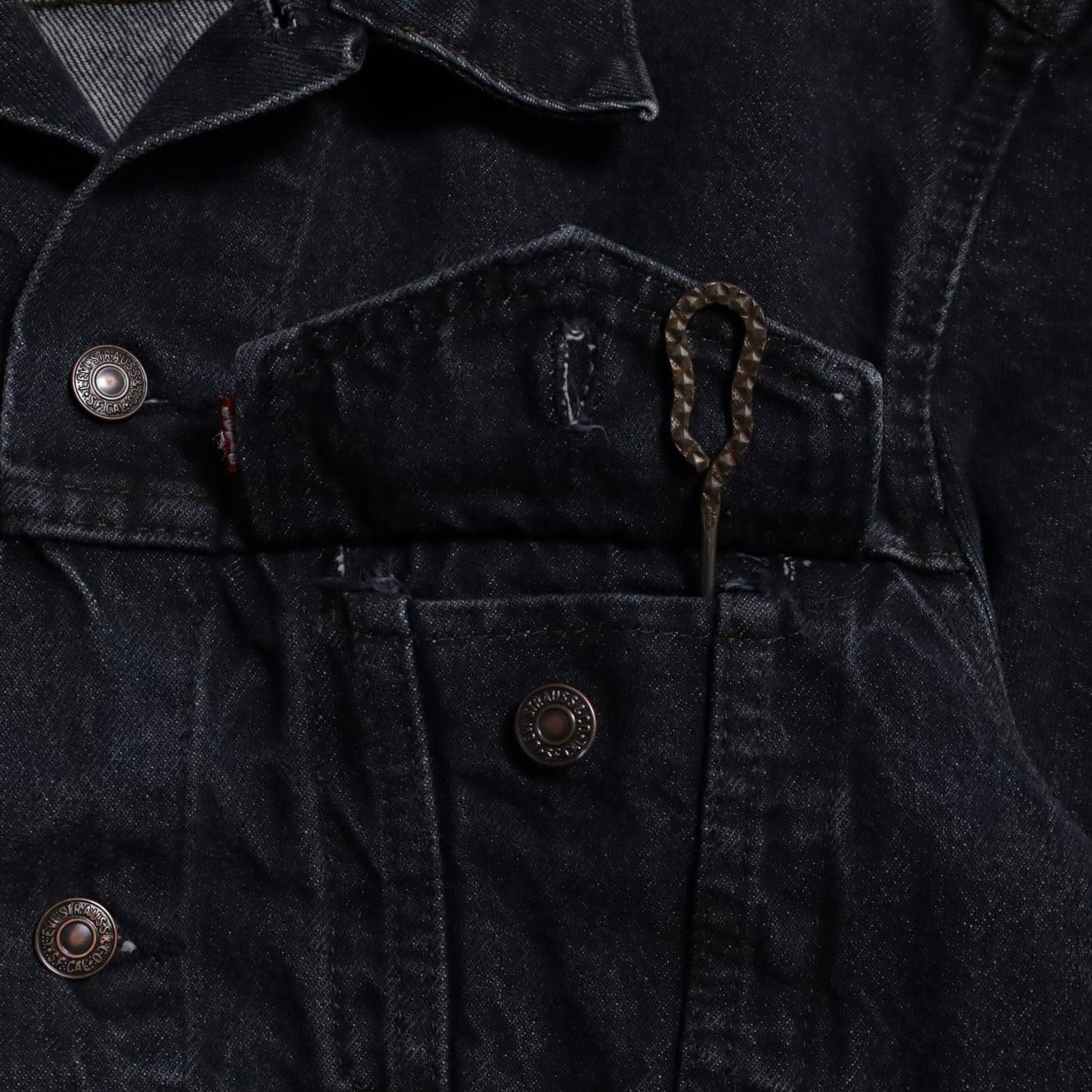 LEVI'S 70506-0259 BLACK DENIM JACKET (SIZE 42R/GOOD CONDITION)