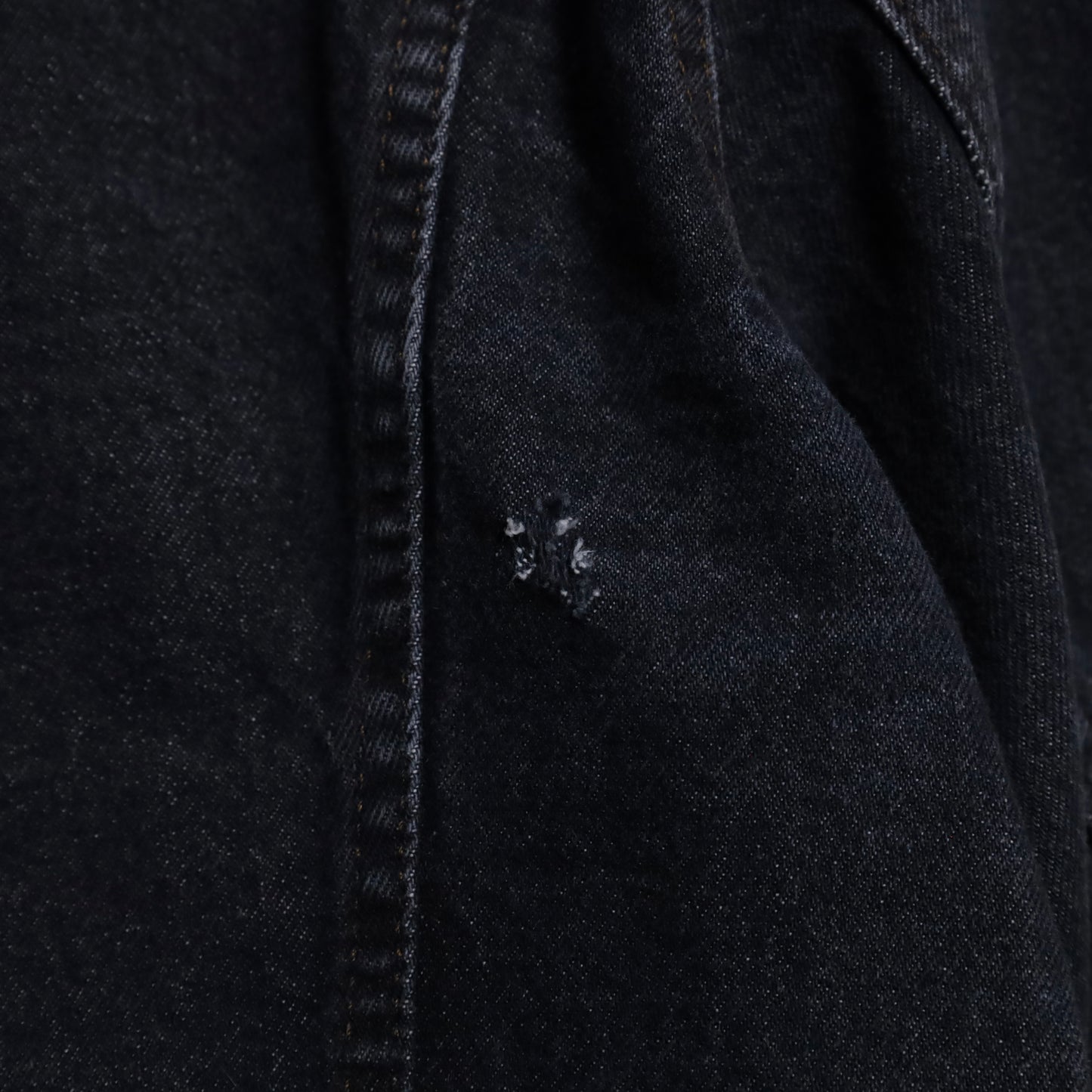 LEVI'S 70506-0259 BLACK DENIM JACKET (SIZE 42R/GOOD CONDITION)