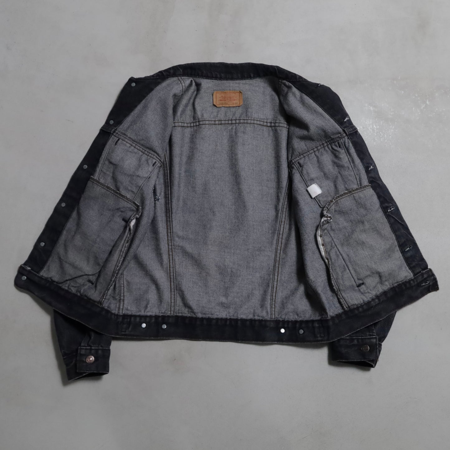 LEVI'S 70506-0259 BLACK DENIM JACKET (SIZE 42R/GOOD CONDITION)