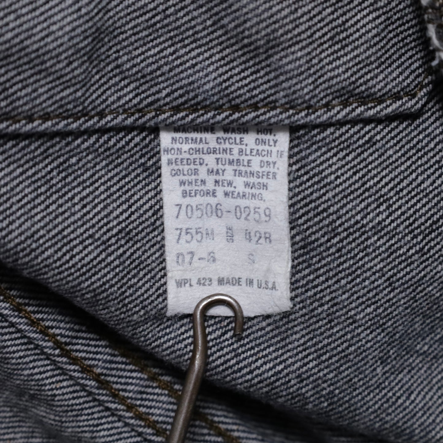 LEVI'S 70506-0259 BLACK DENIM JACKET (SIZE 42R/GOOD CONDITION)