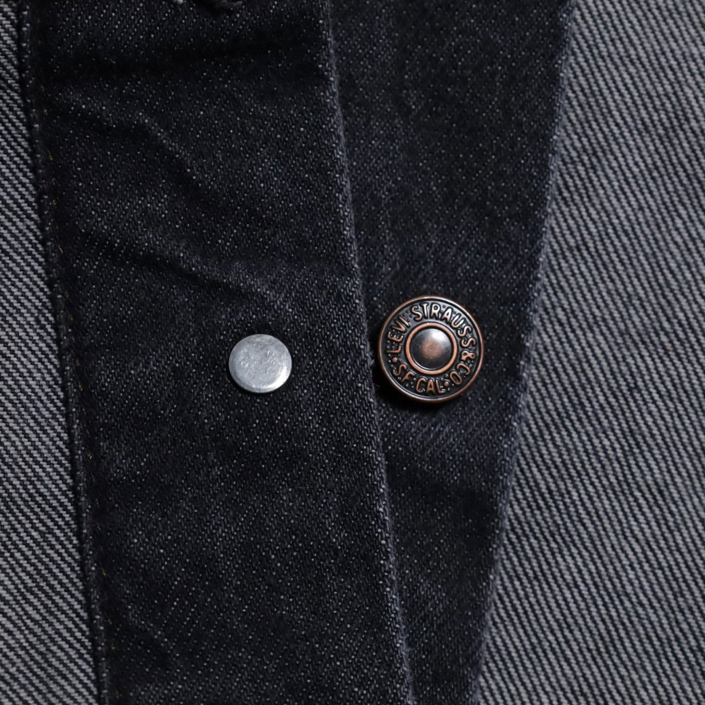 LEVI'S 70506-0259 BLACK DENIM JACKET (SIZE 42R/GOOD CONDITION)
