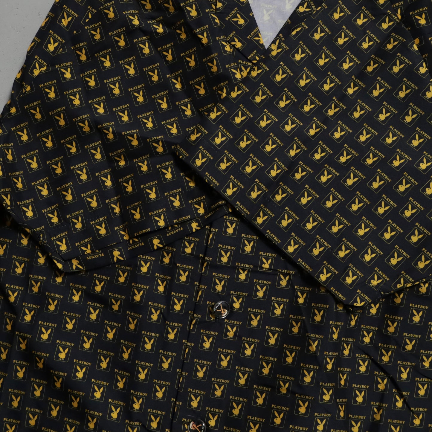 ALMOST DEAD STOCK PLAYBOY ALL-OVER PATTERN S/S SHIRT (LARGE)