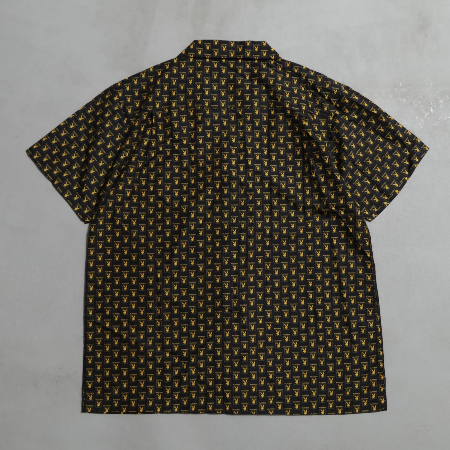ALMOST DEAD STOCK PLAYBOY ALL-OVER PATTERN S/S SHIRT (LARGE)