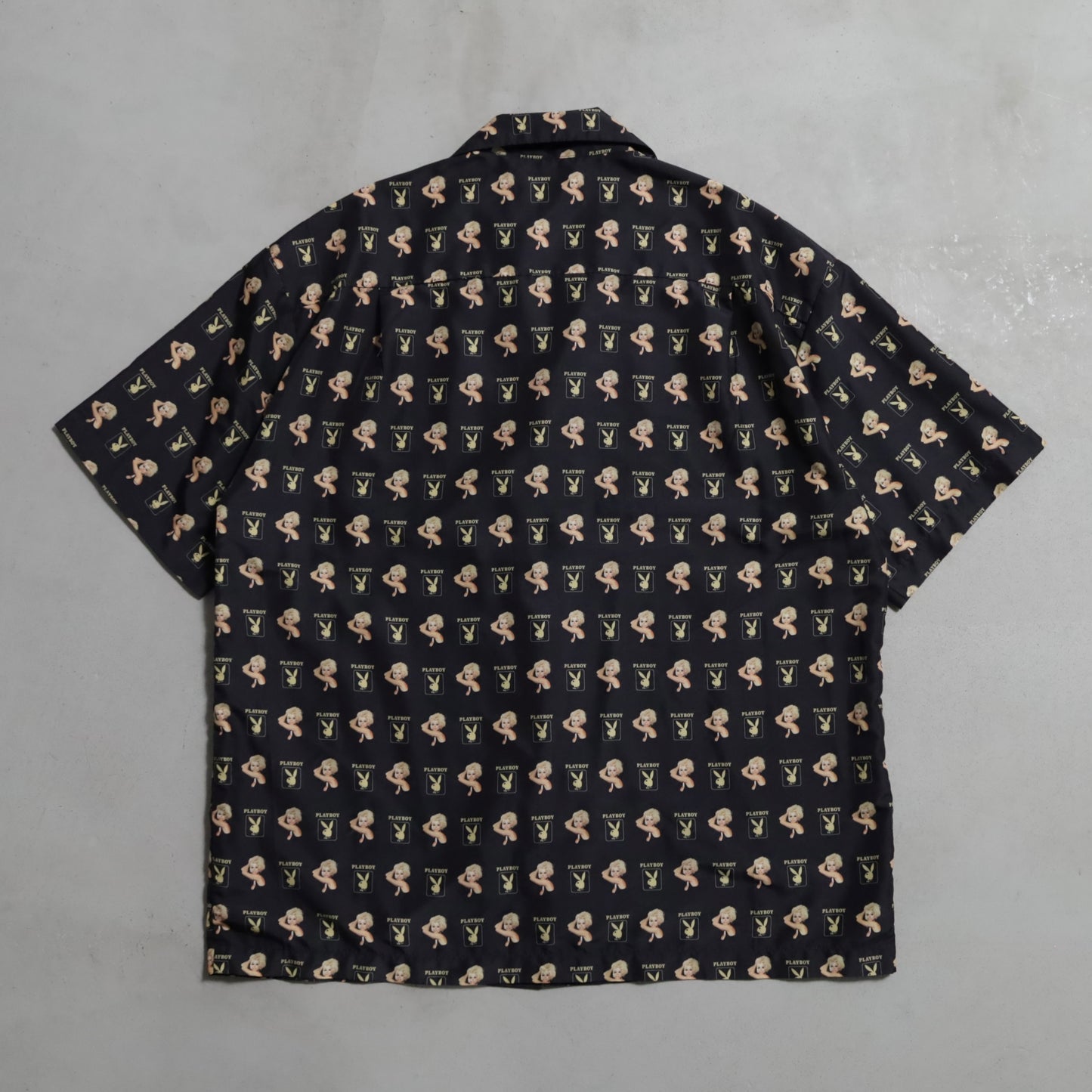 PLAYBOY ALL-OVER PATTERN S/S SHIRT (LARGE/MINT CONDITION)
