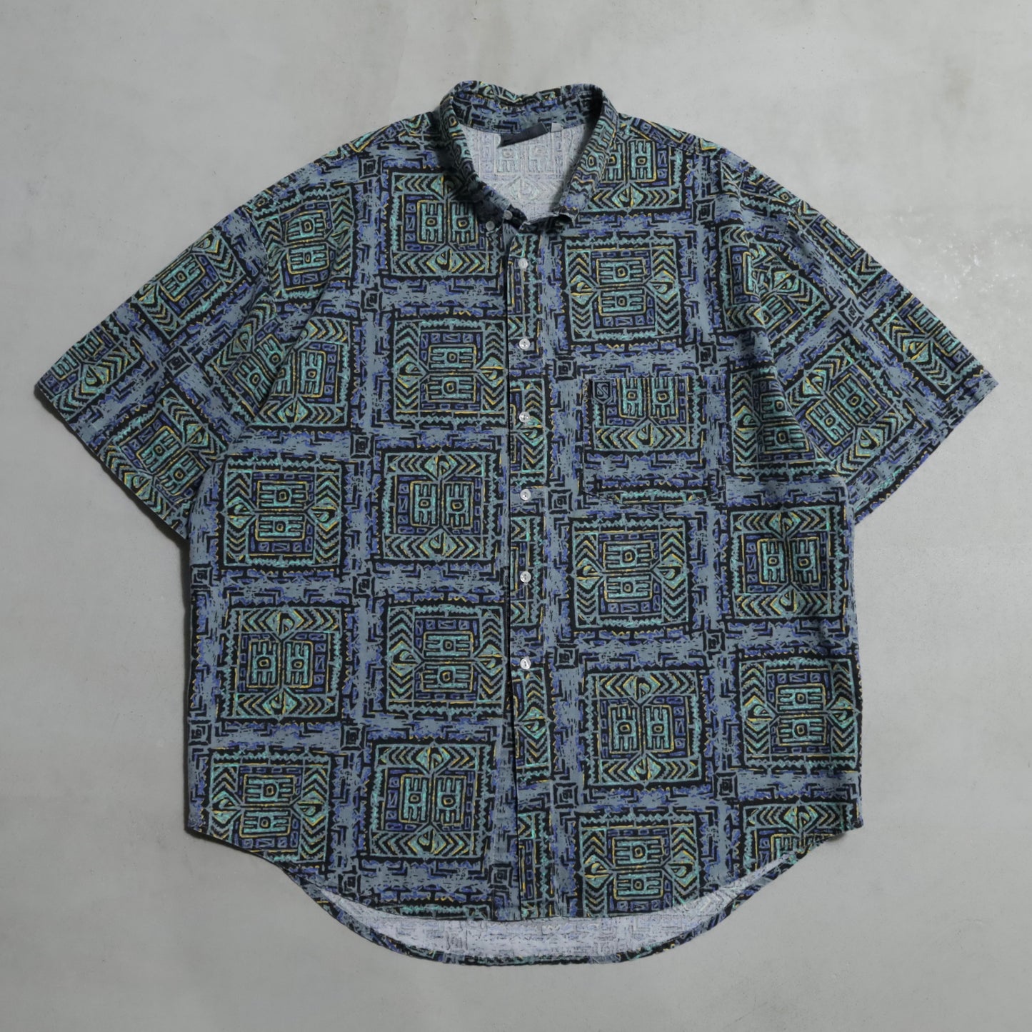 QUIKSILVER ALL-OVER PATTERN S/S B.D. SHIRT (XLARGE/GOOD CONDITION)