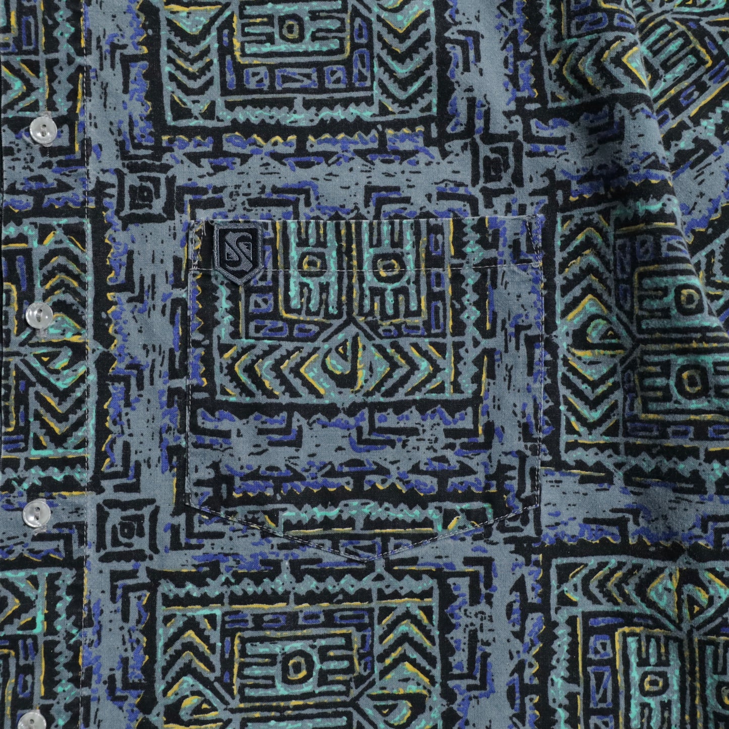 QUIKSILVER ALL-OVER PATTERN S/S B.D. SHIRT (XLARGE/GOOD CONDITION)