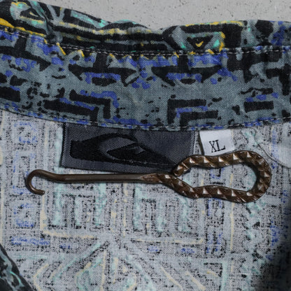 QUIKSILVER ALL-OVER PATTERN S/S B.D. SHIRT (XLARGE/GOOD CONDITION)