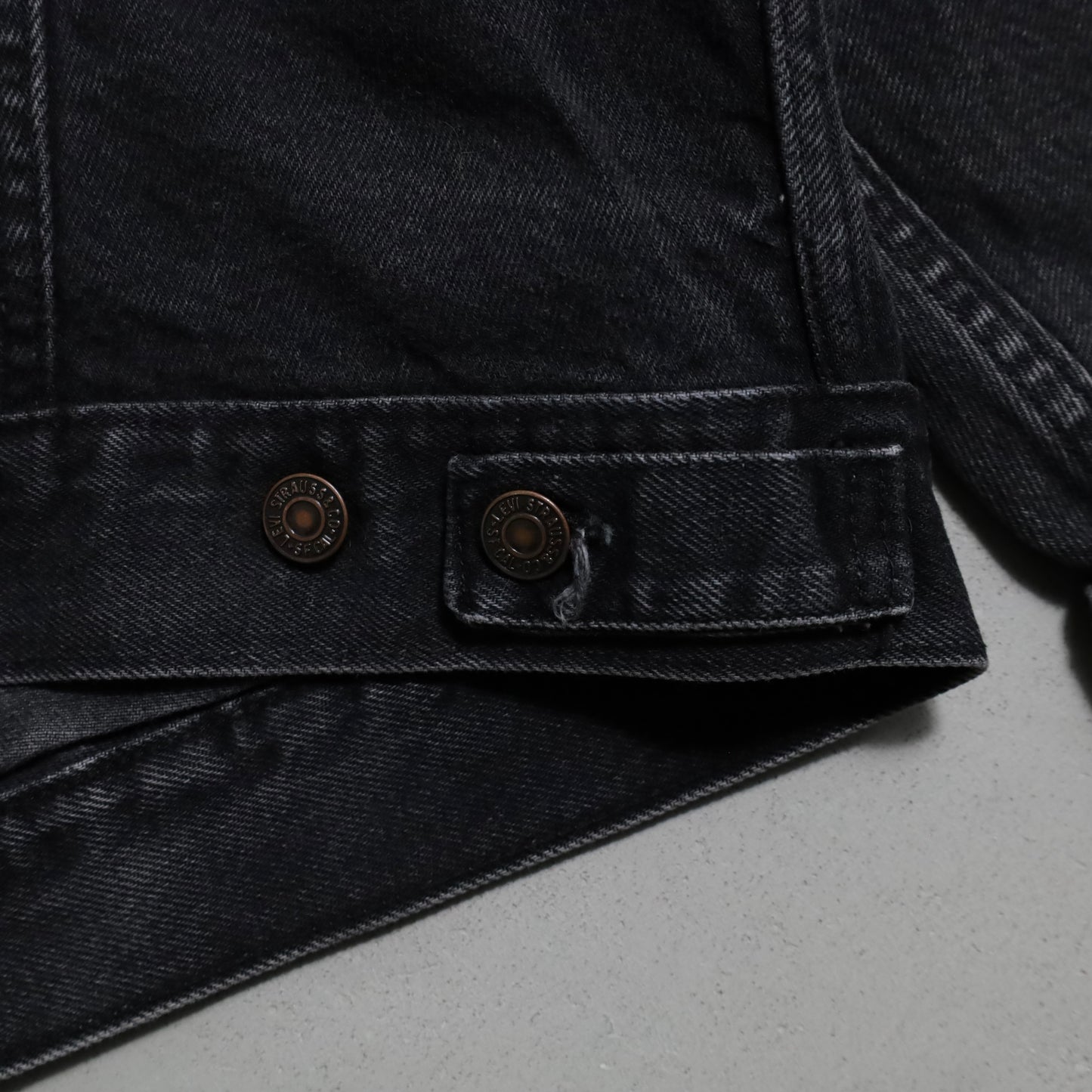 LEVI'S 70598-4159 BLACK DENIM JACKET (XLARGE/GOOD CONDITION)