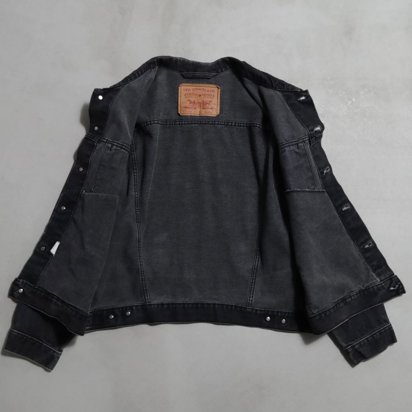 LEVI'S 70598-4159 BLACK DENIM JACKET (XLARGE/GOOD CONDITION)
